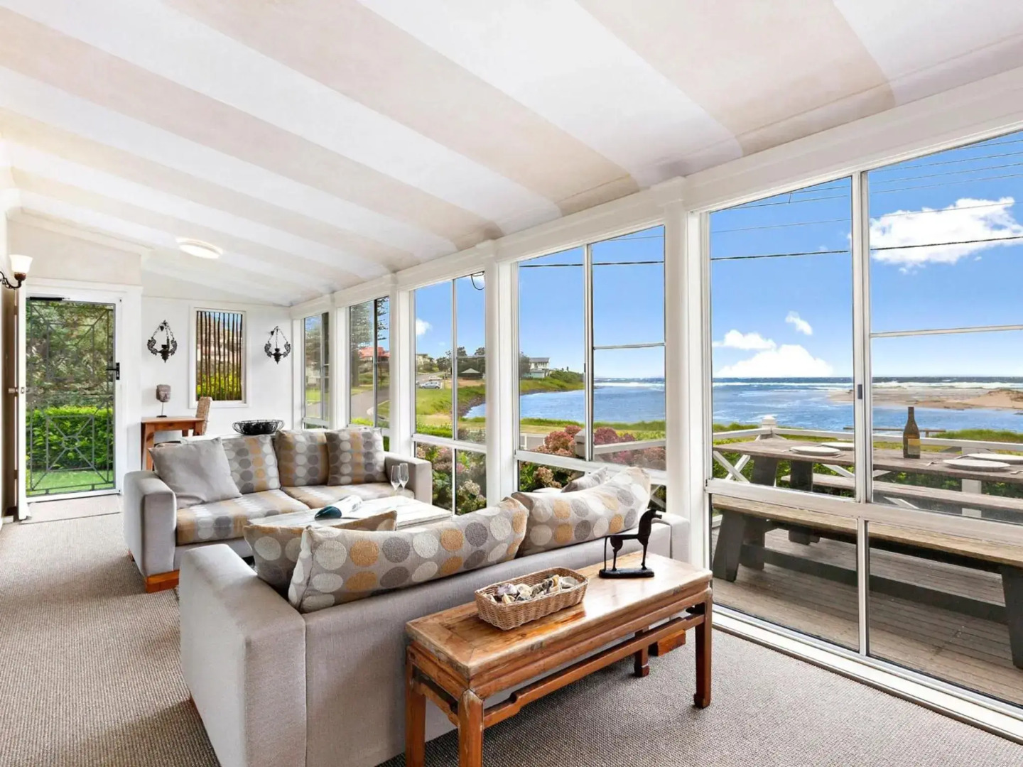 THE BEACH HOUSE Gerroa 4pm check out Sundays