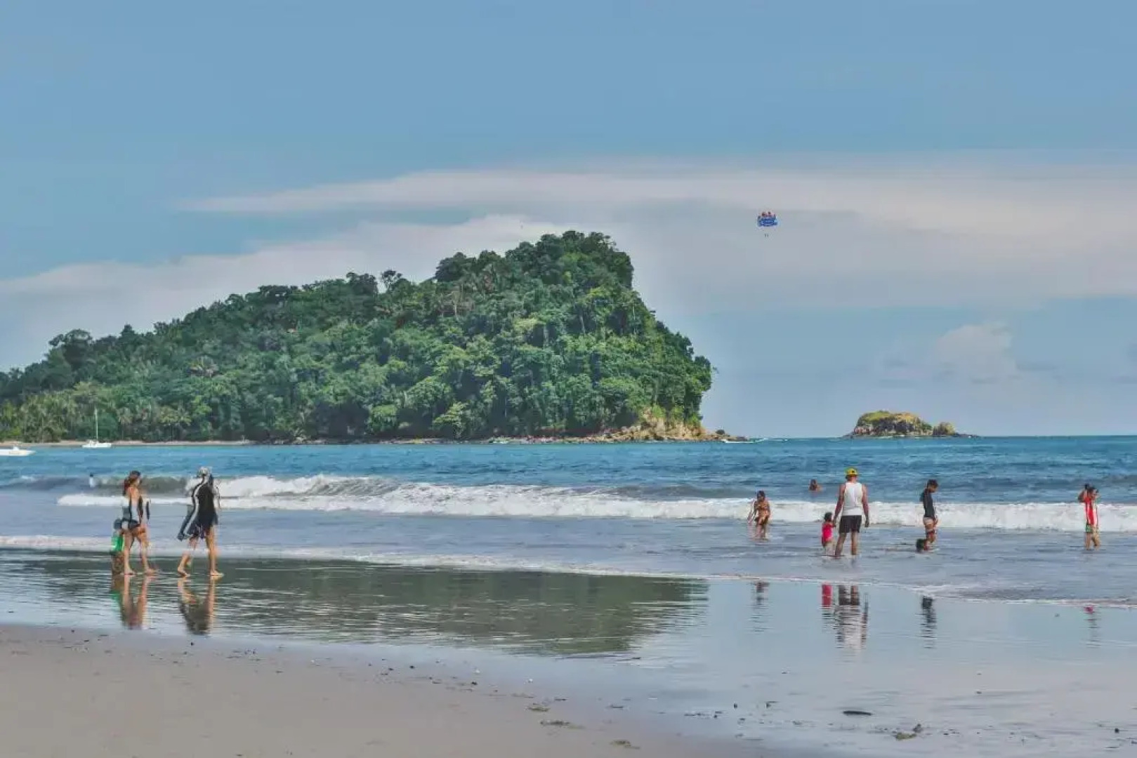 Oceanfront Hotel Verde Mar direct access to the beach