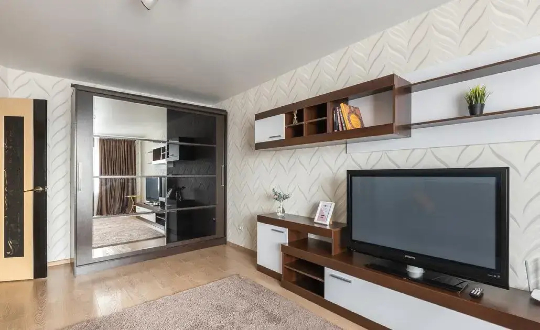 Tolstoy Apart Пионерская, д1