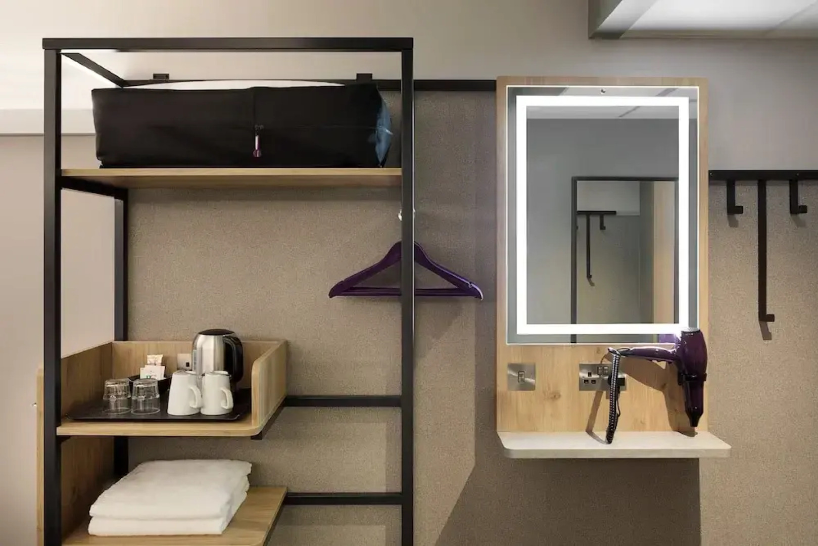 Premier Inn Bristol Parkway - M32