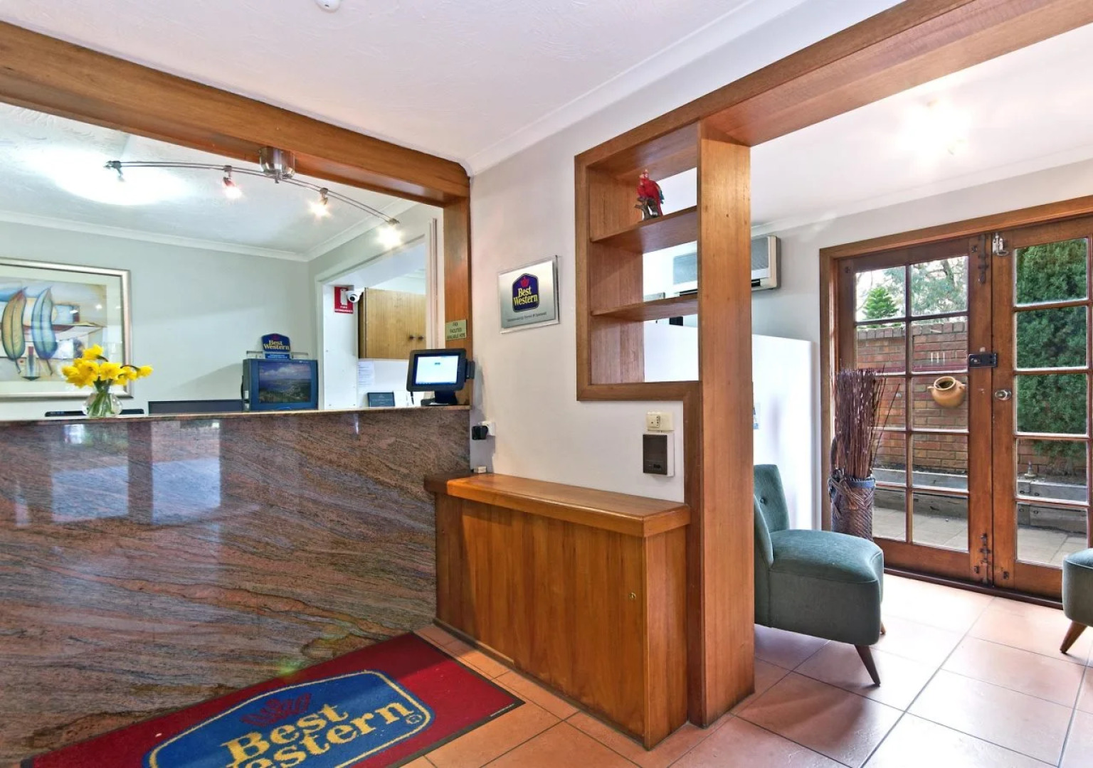 Waves Motel and Apartments