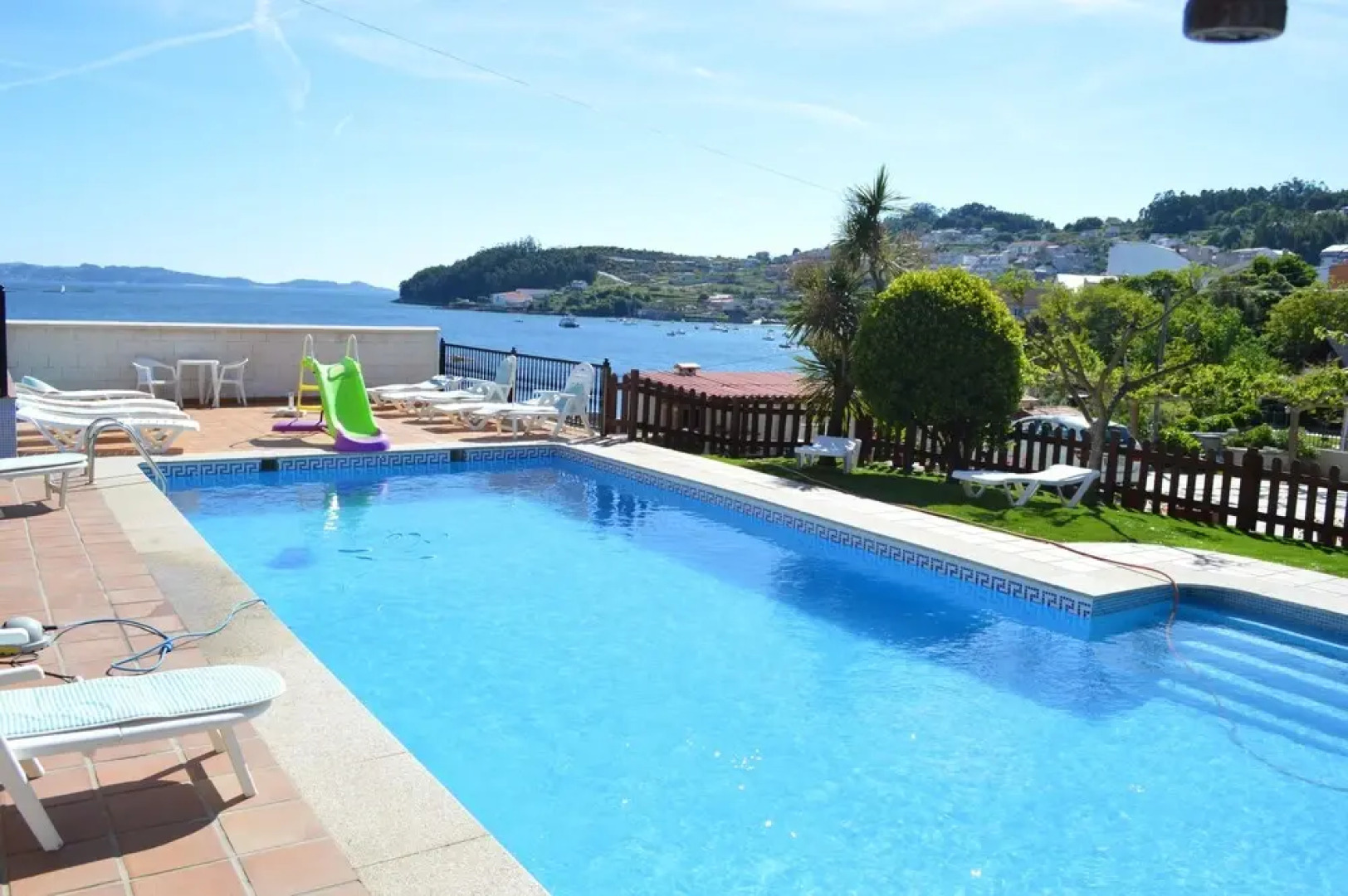 Apartamentos Sinás Playa