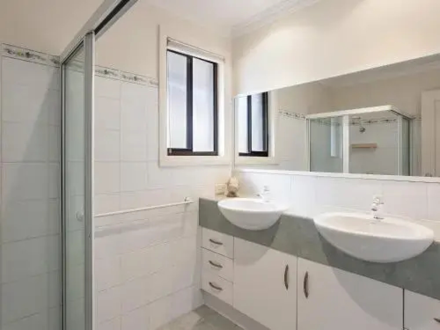 Happy Tails' , 55 Pantowora Street - pet friendly, air conditioned