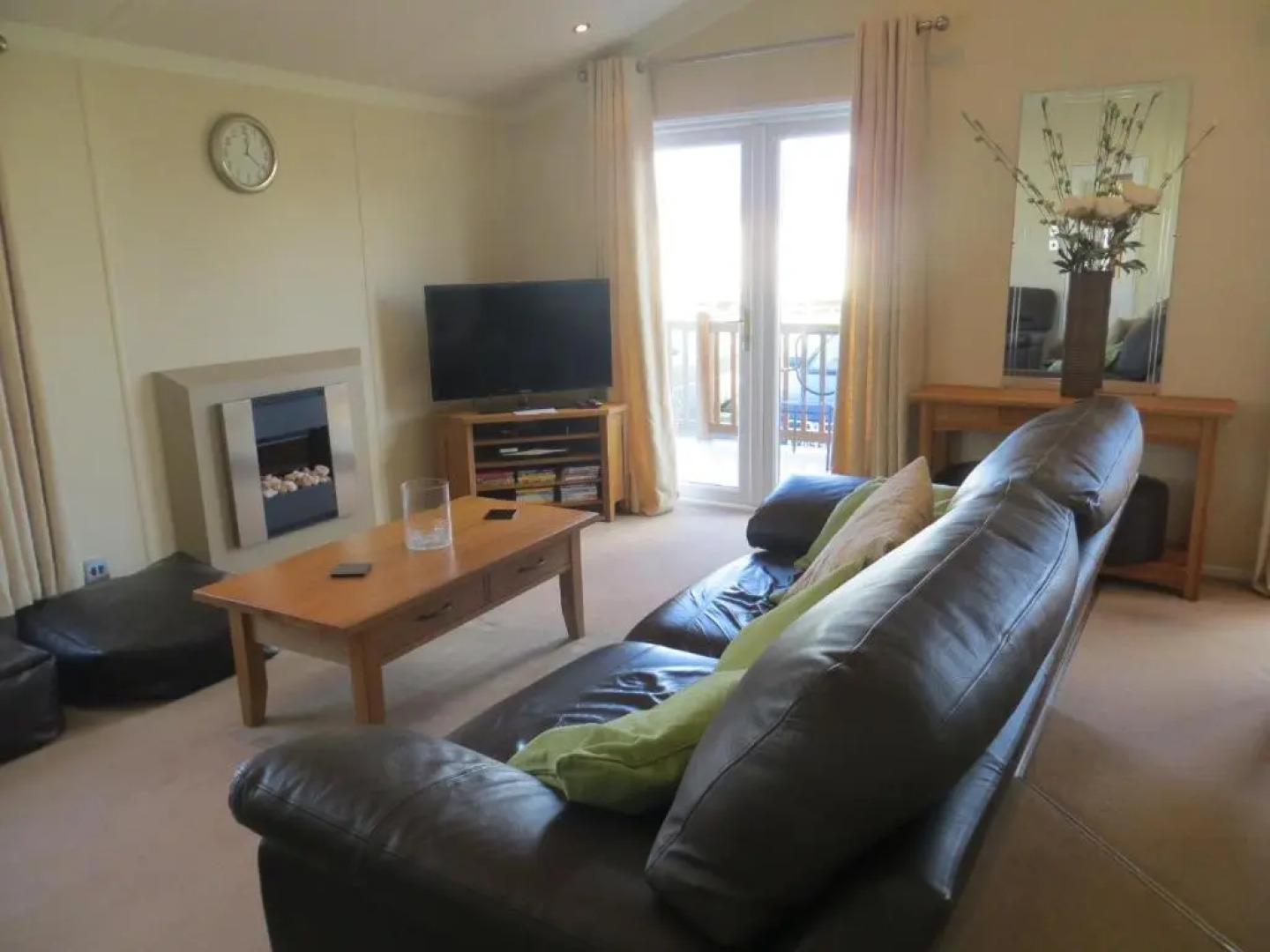 Jolie, Lodge on Manor Park