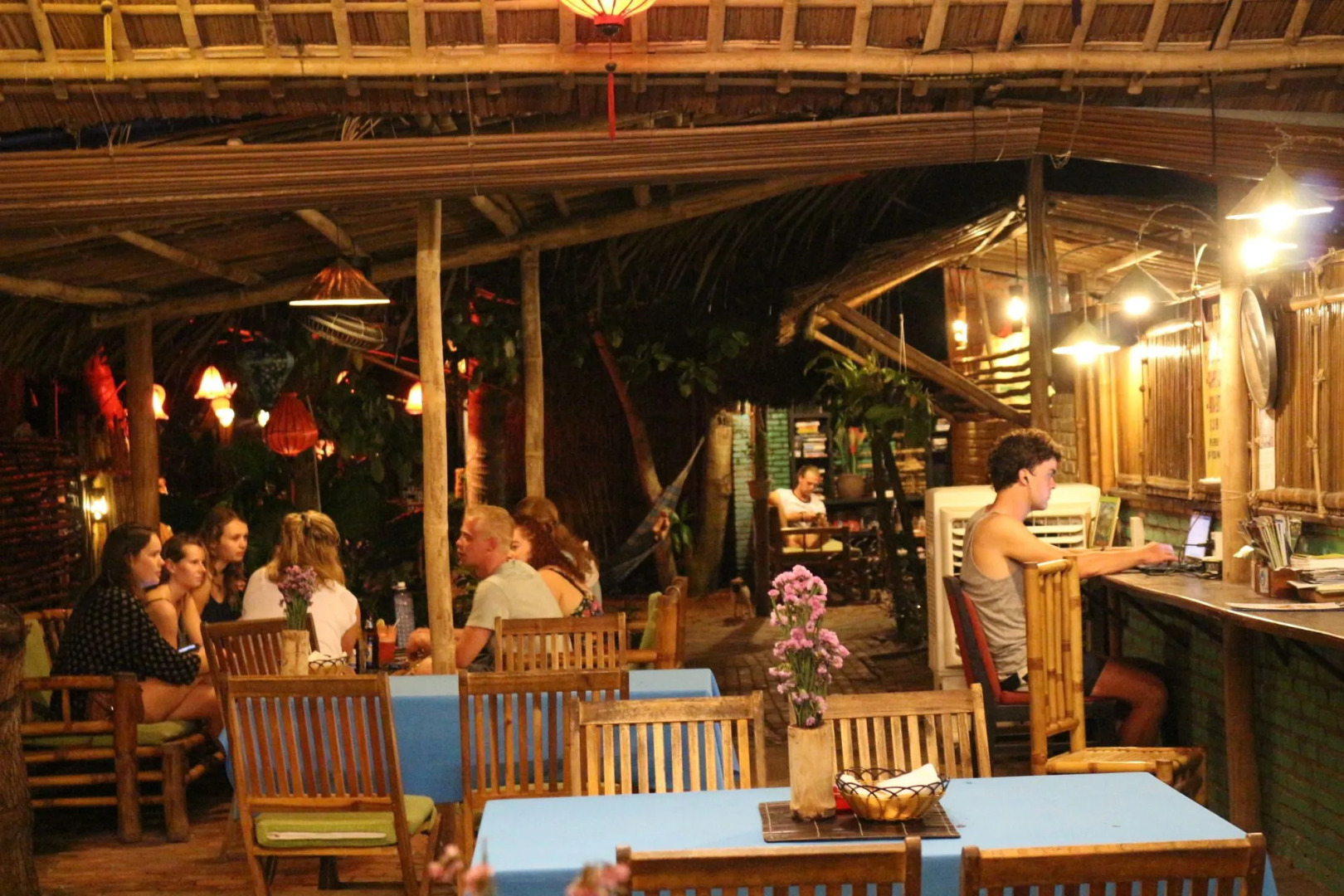 Under the coconut tree - Hostel