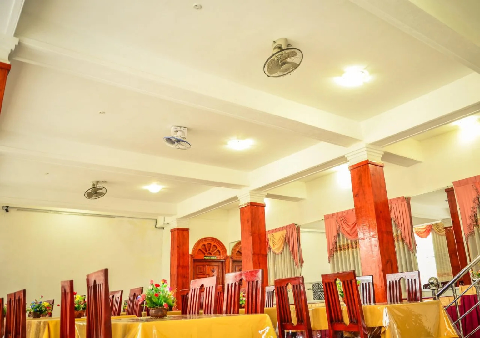 White House Holiday Inn