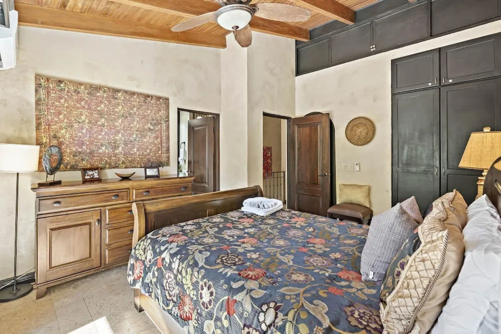 Luxury Beachfront Condo w/ High-End Wood Furnishings and Ocean Views in Exclusive Community