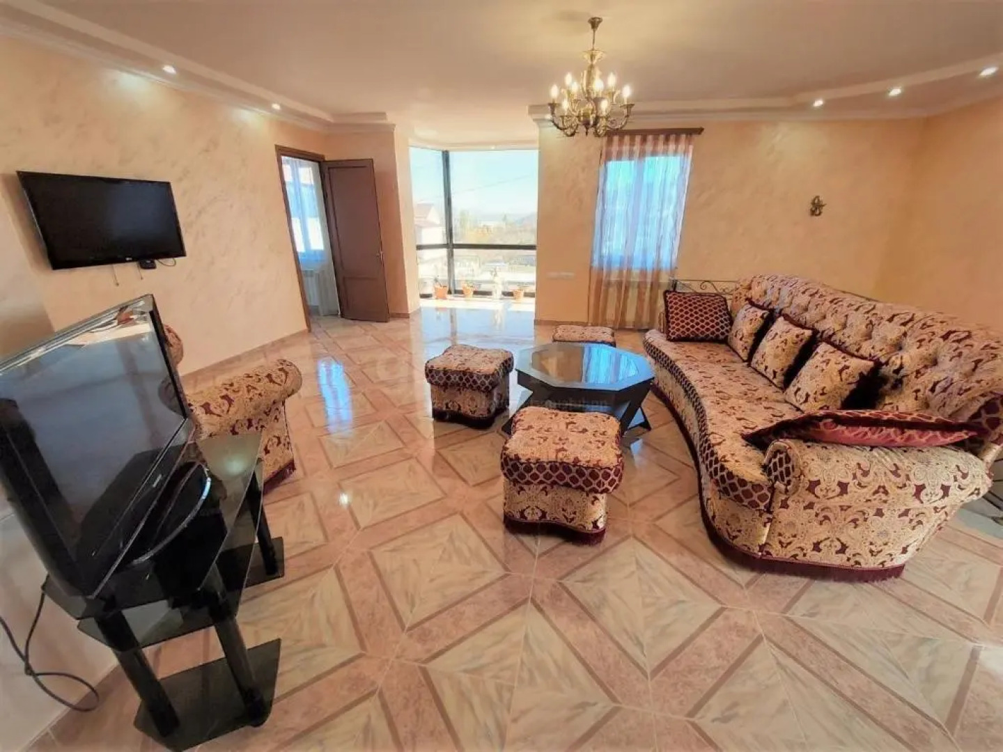 Монте Карло - Вилла с бассейном, сауной и биллиардом