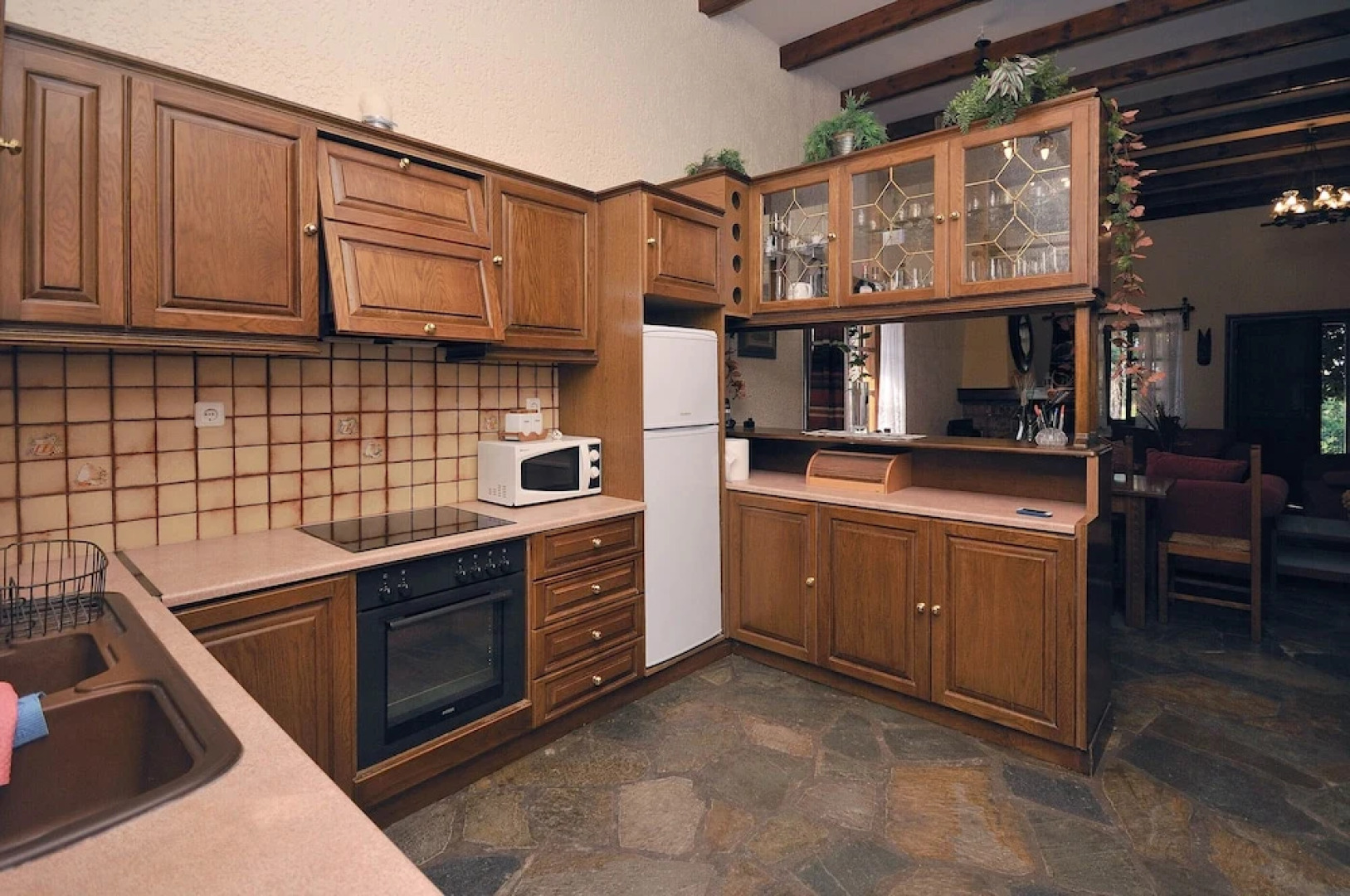 Family Maisonette with Pool near Beach