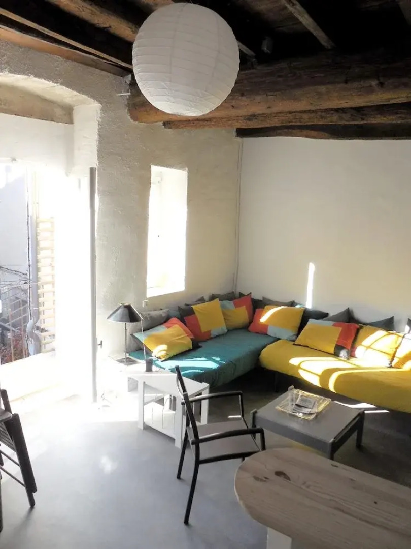 Studio in Villeneuve-lès-avignon, With Balcony