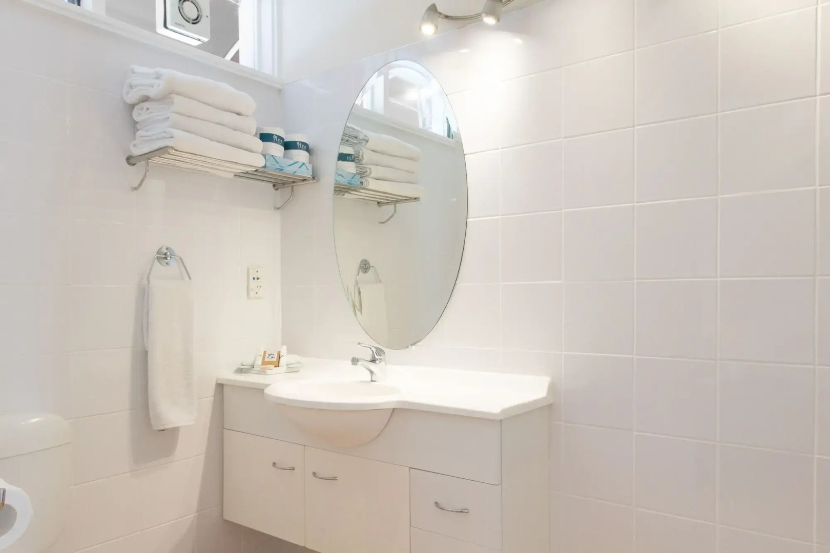 The Commodores Lodge