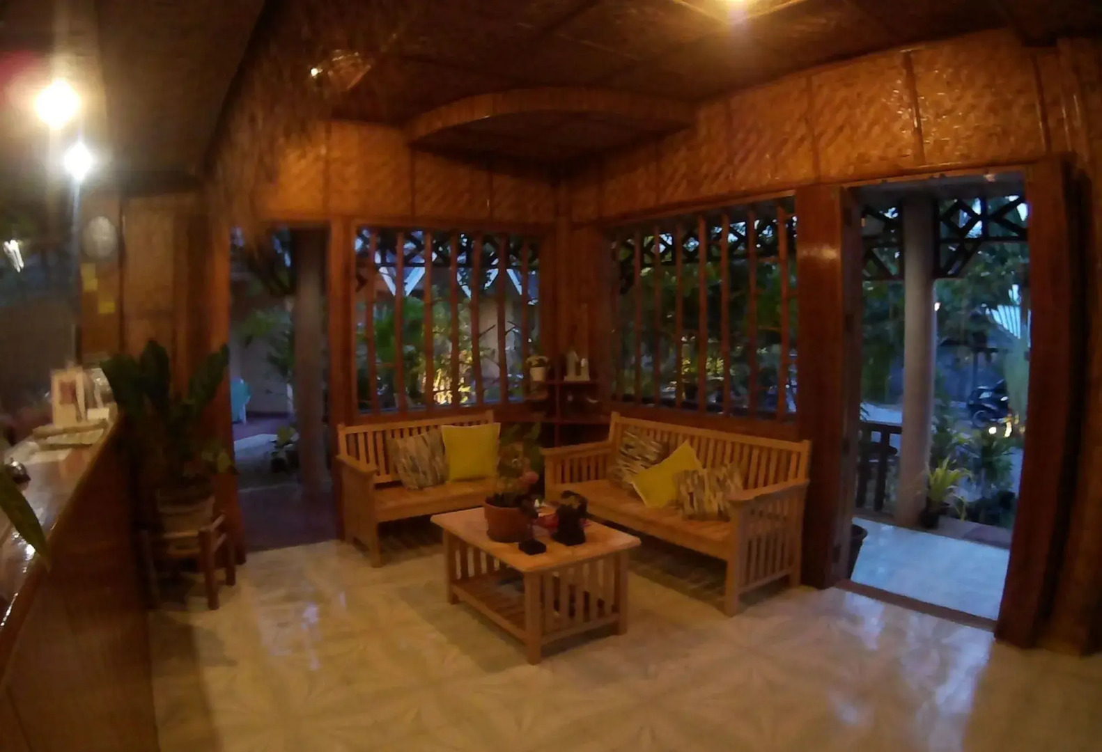 Blue Wave Inn Beach Resort & Restaurant