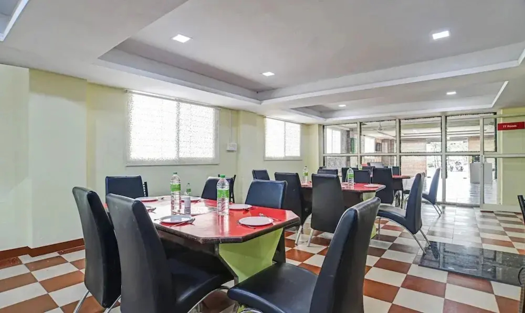 Hotel White House by OYO Rooms