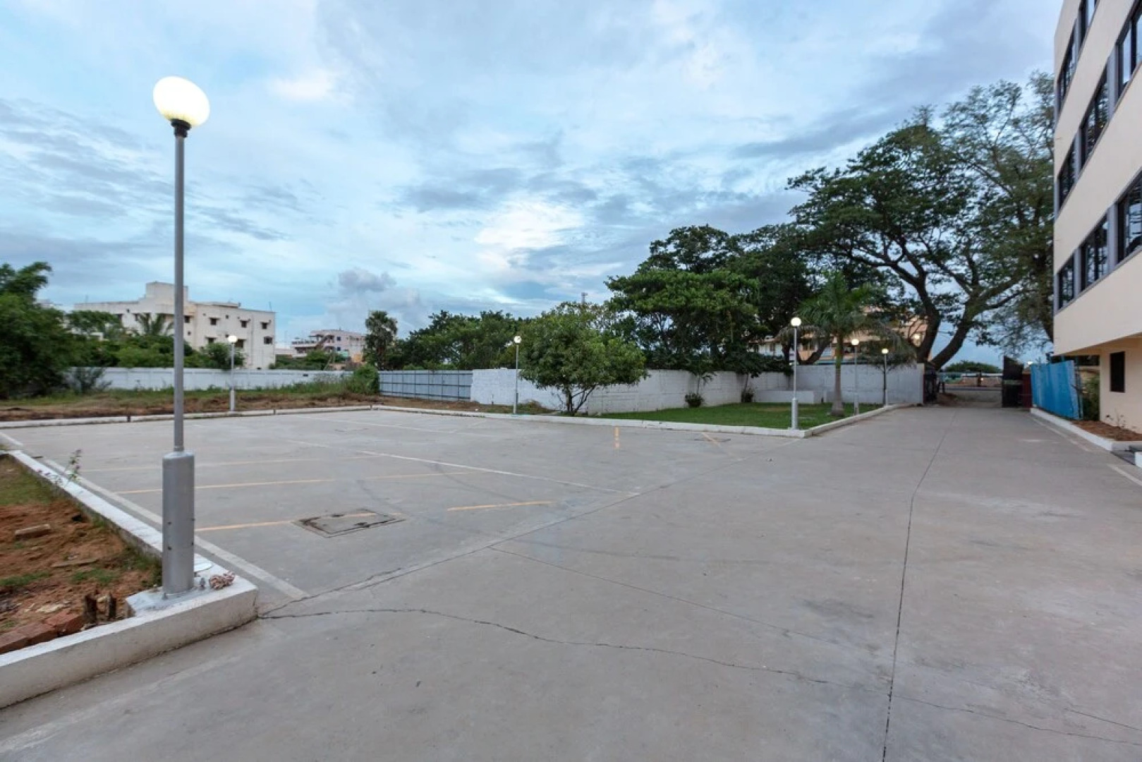 OYO 22105 Hotel Half Moon Inn