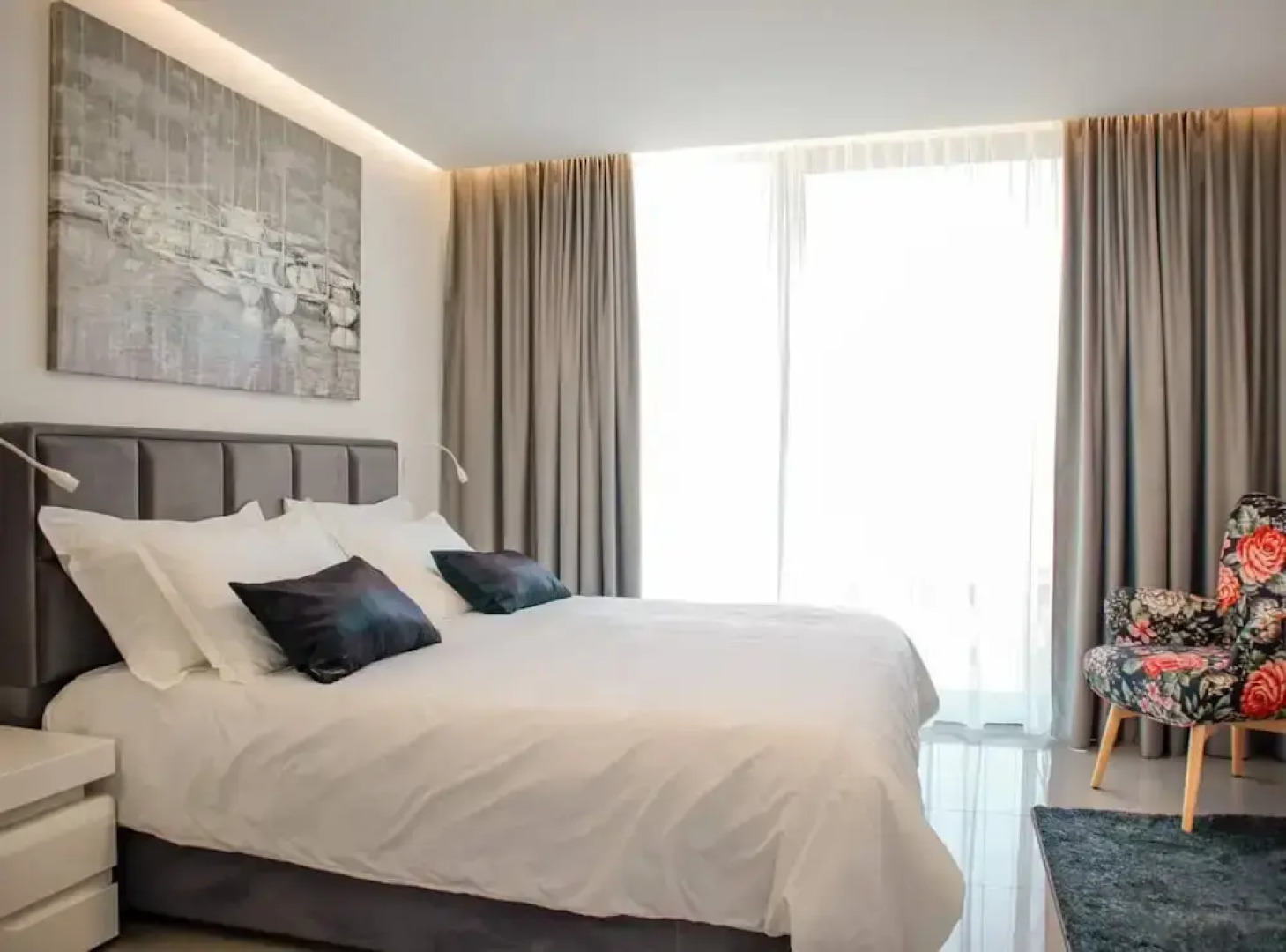 Sunset Serenity Villa With Pool, Gym and Sauna