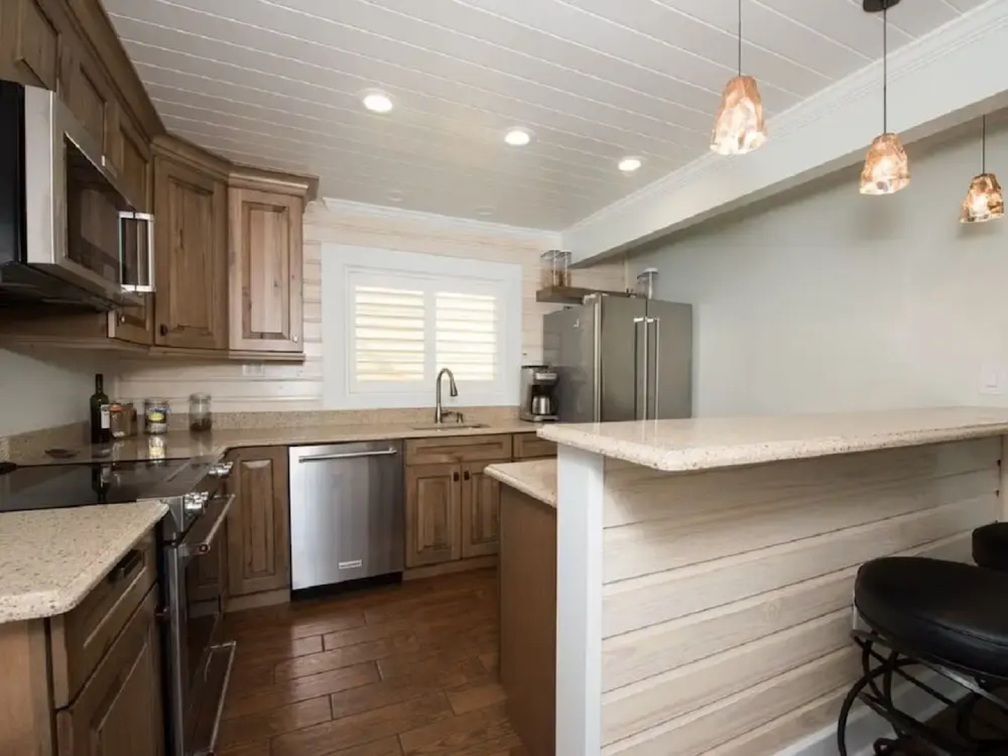 6West Beach Cottages