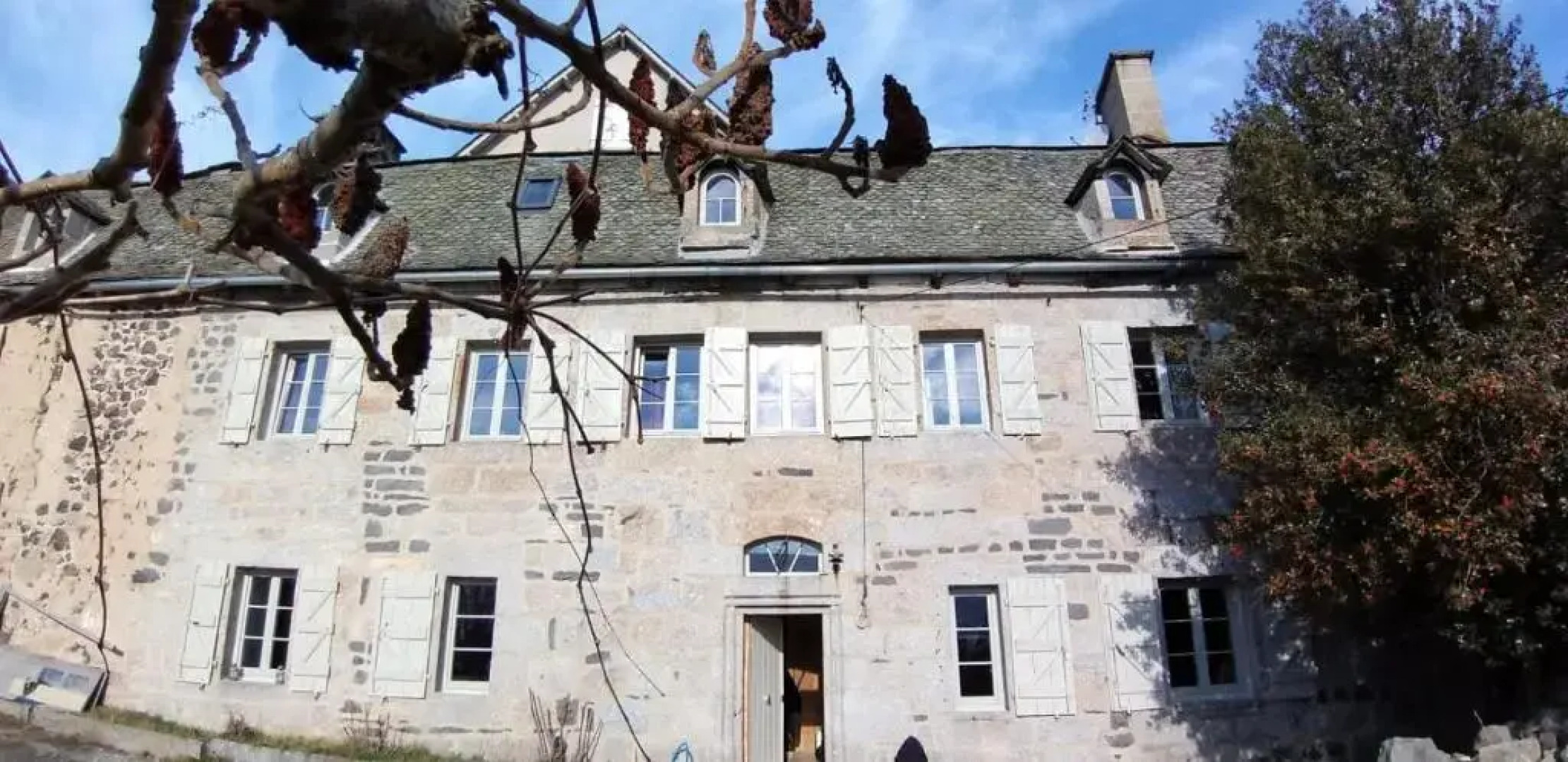 LA CURE grande maison de charme de 2 a 14 personnes