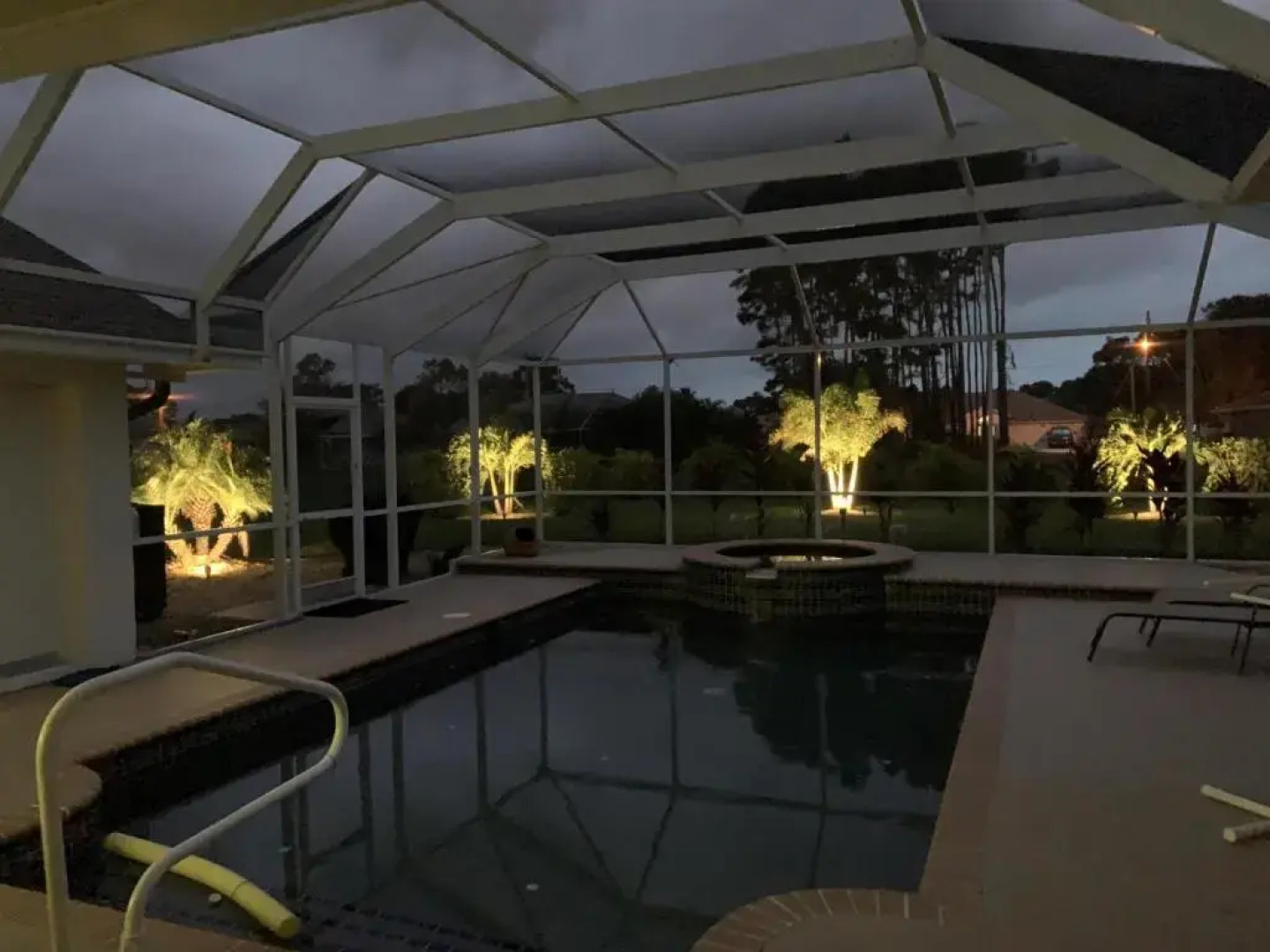 Shangri-La - Private Villa with heated pool and spa - sleeps 6