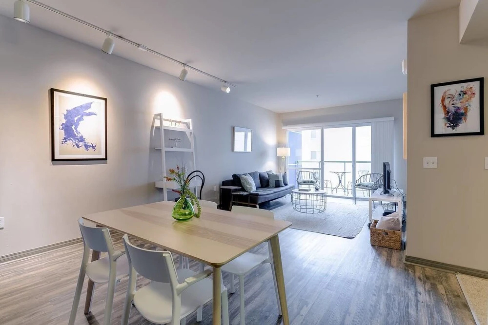 One Bed/1Bath + Private Balcony WALK TO BEACH