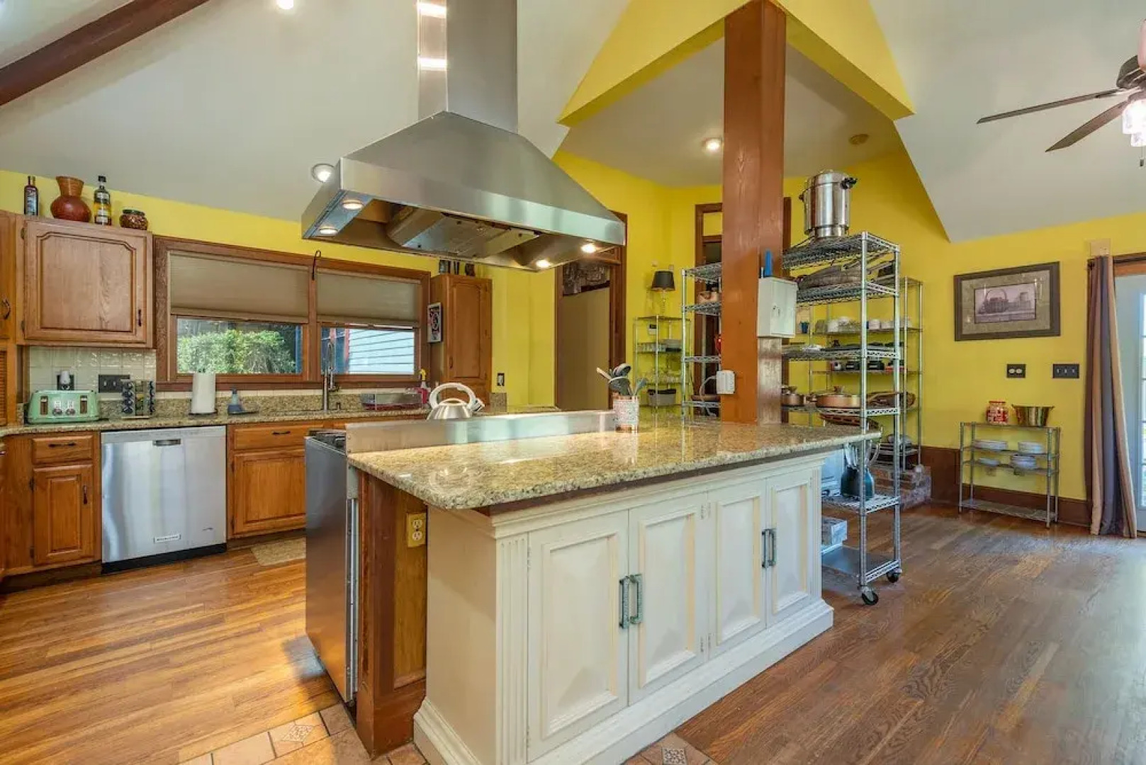 Honey Hill Inn & Cabins at Engadine