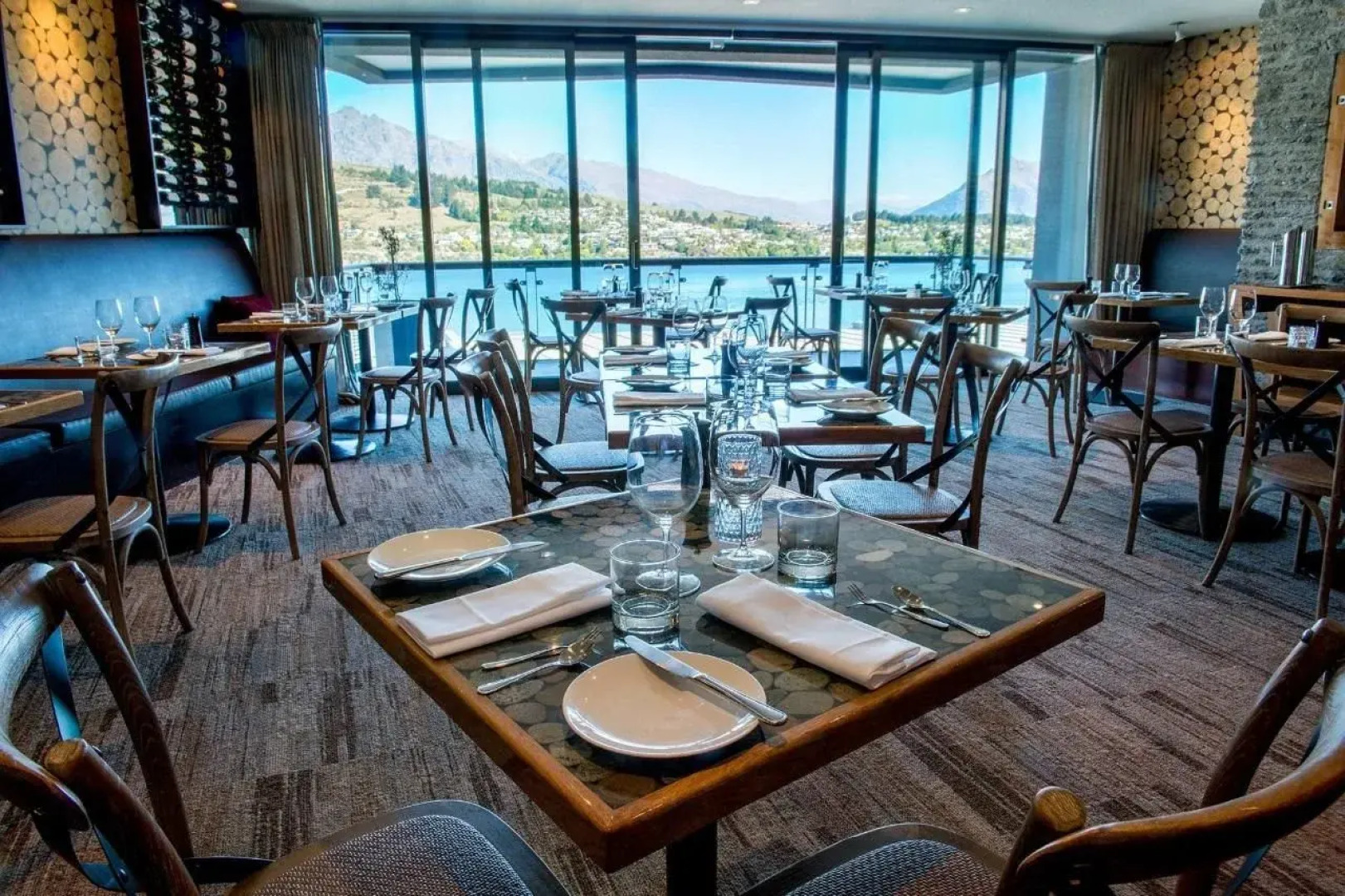 The Rees Hotel, Luxury Apartments & Lakeside Residences