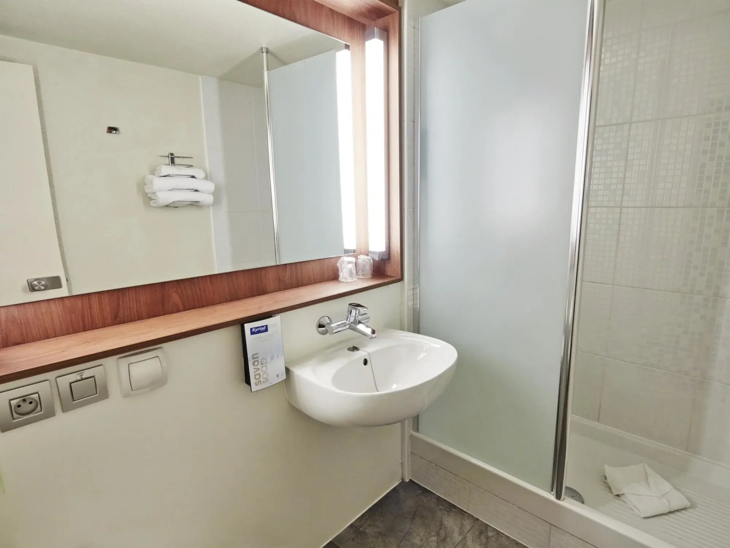 Kyriad PARIS NORD  Ecouen La Croix Verte