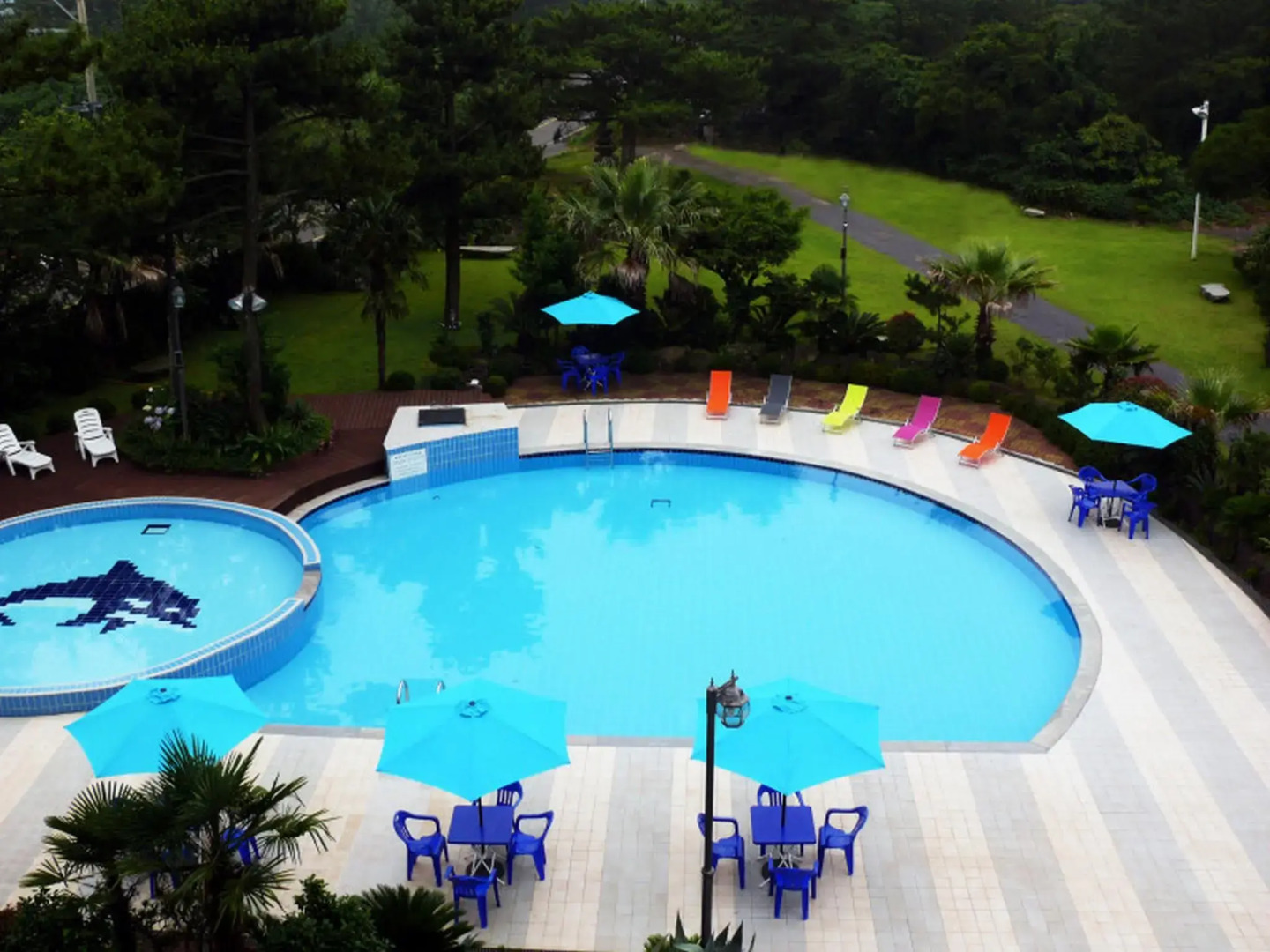 Whinstone Hotel and Resort