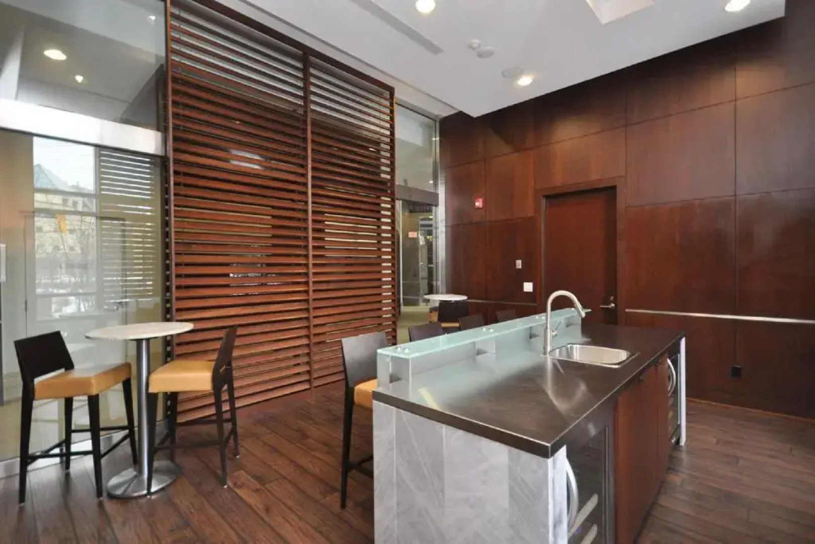 Royal Stays Furnished Apartments - Square One