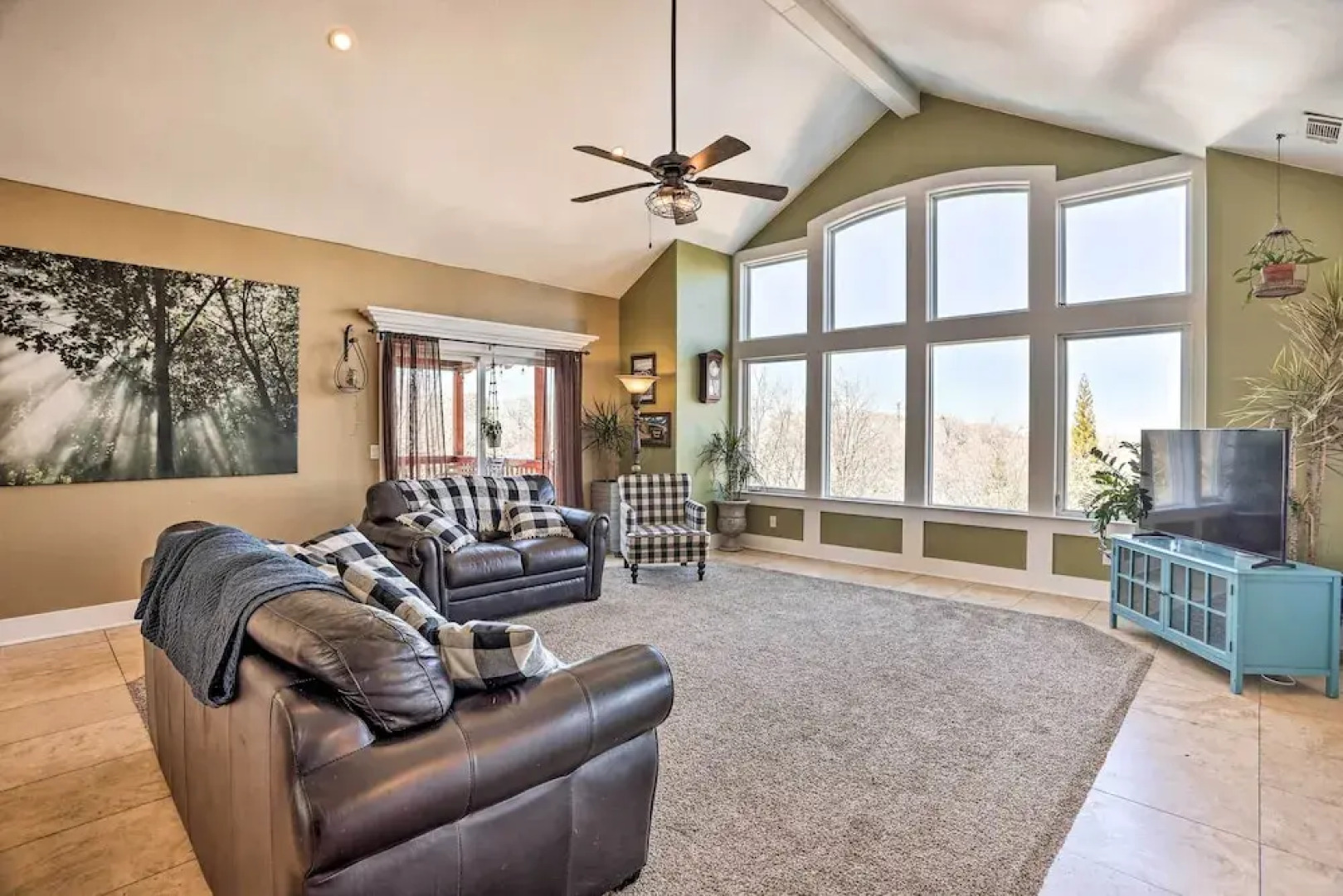 Lovely Lake Arrowhead Home w/ Private Hot Tub