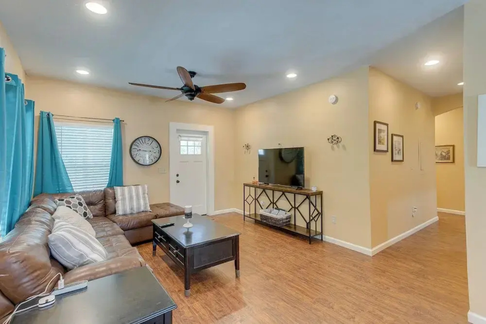 Charming Darien Hideaway w/ Porch, Near Downtown!