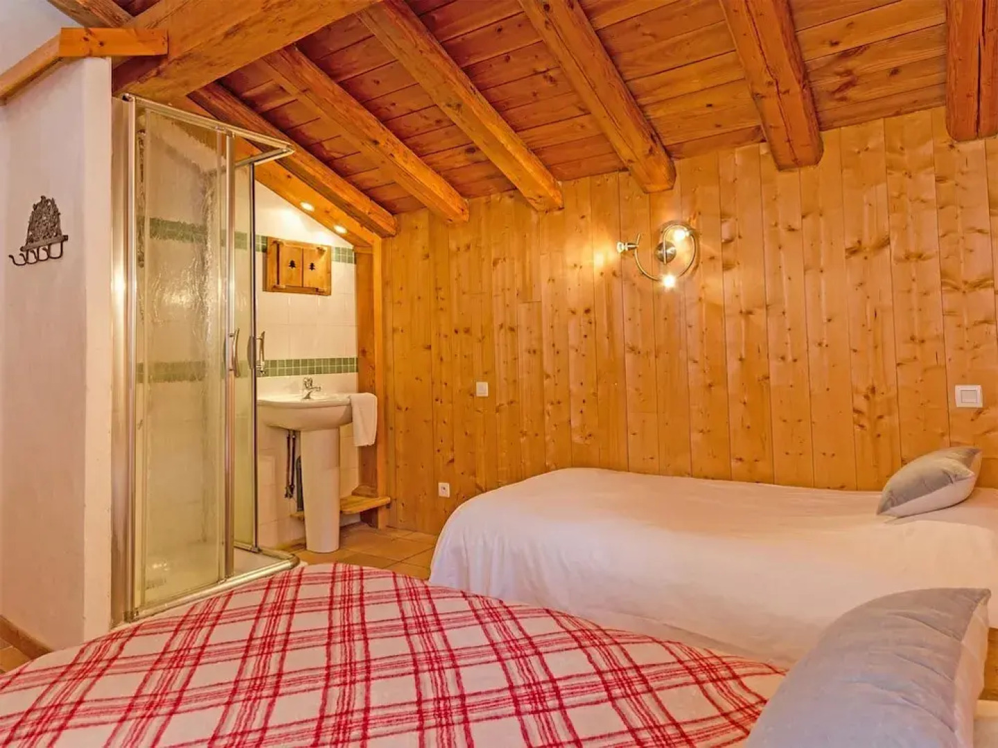 New and Modern Chalet Just 350 m From the ski Lifts