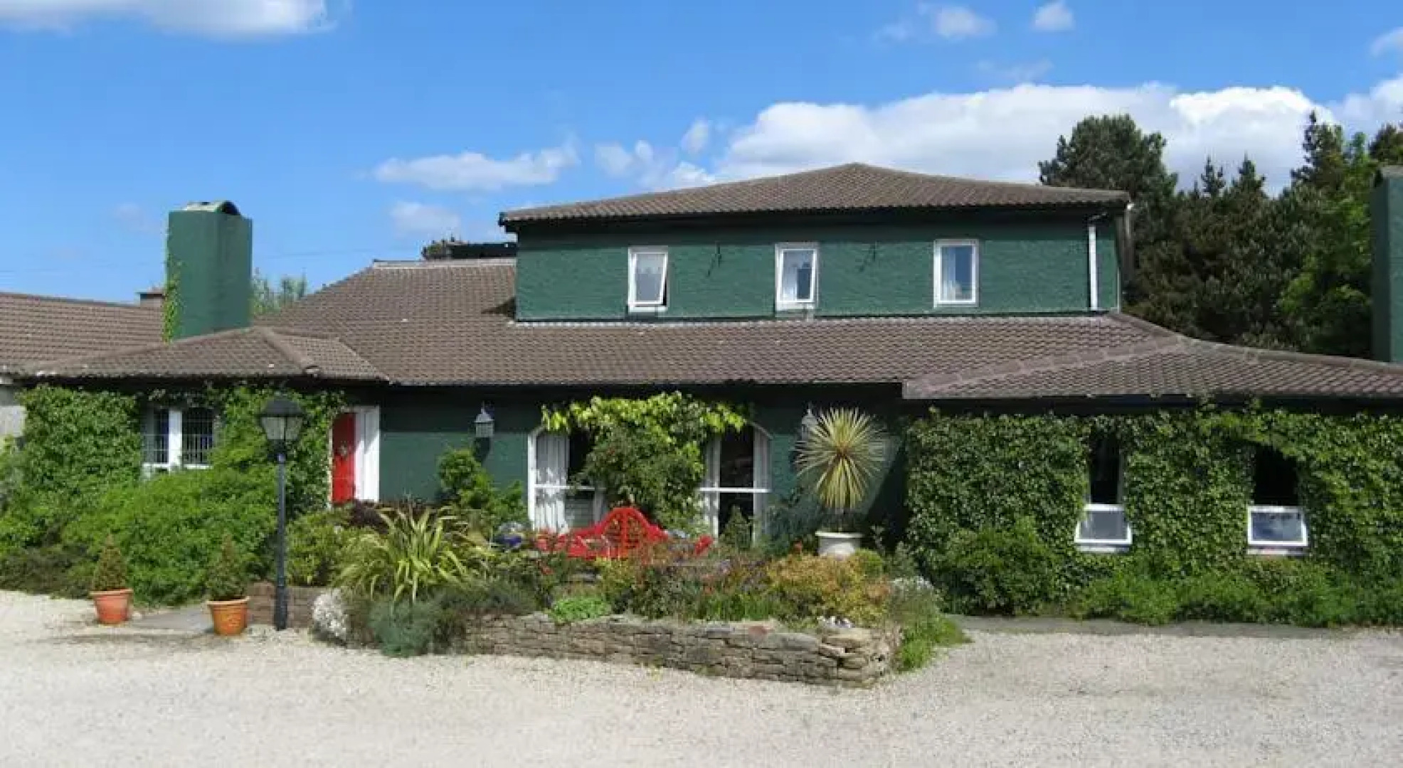 Danny Minnies Country House