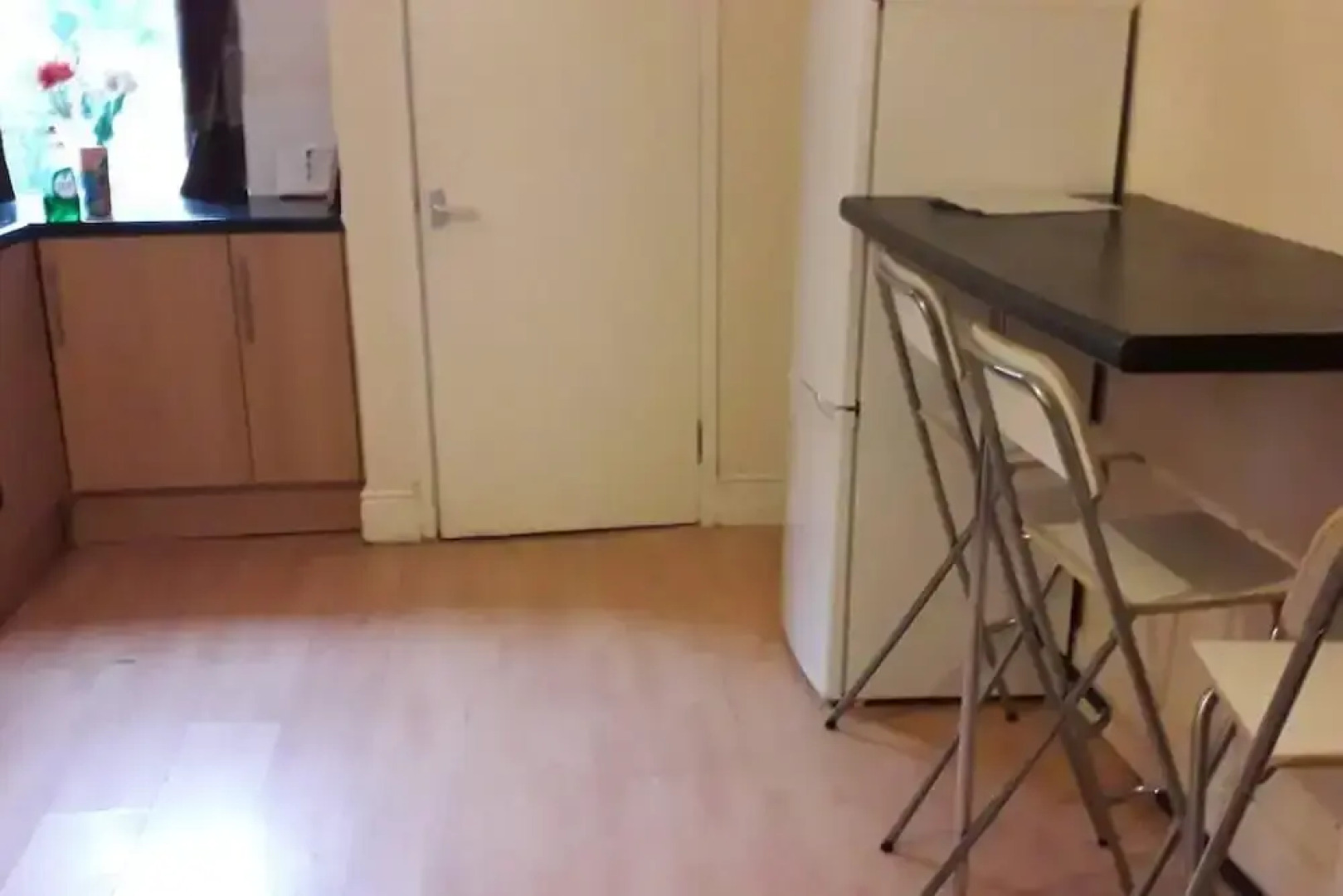 Grand 4-bed Quasi Semi House in Manchester