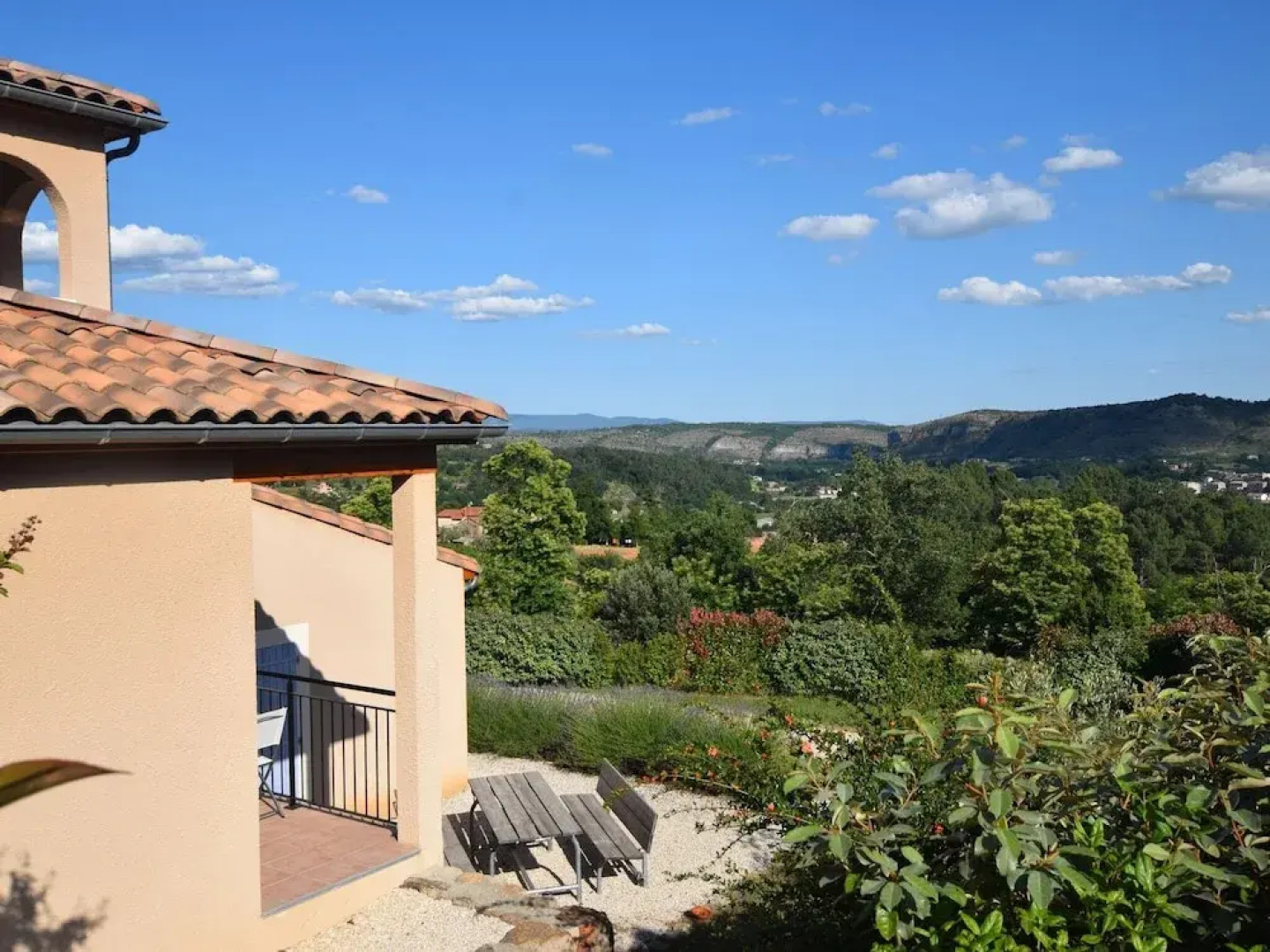 Beautifully Located Holiday Villa With Private Swimming Pool and Lovely View!