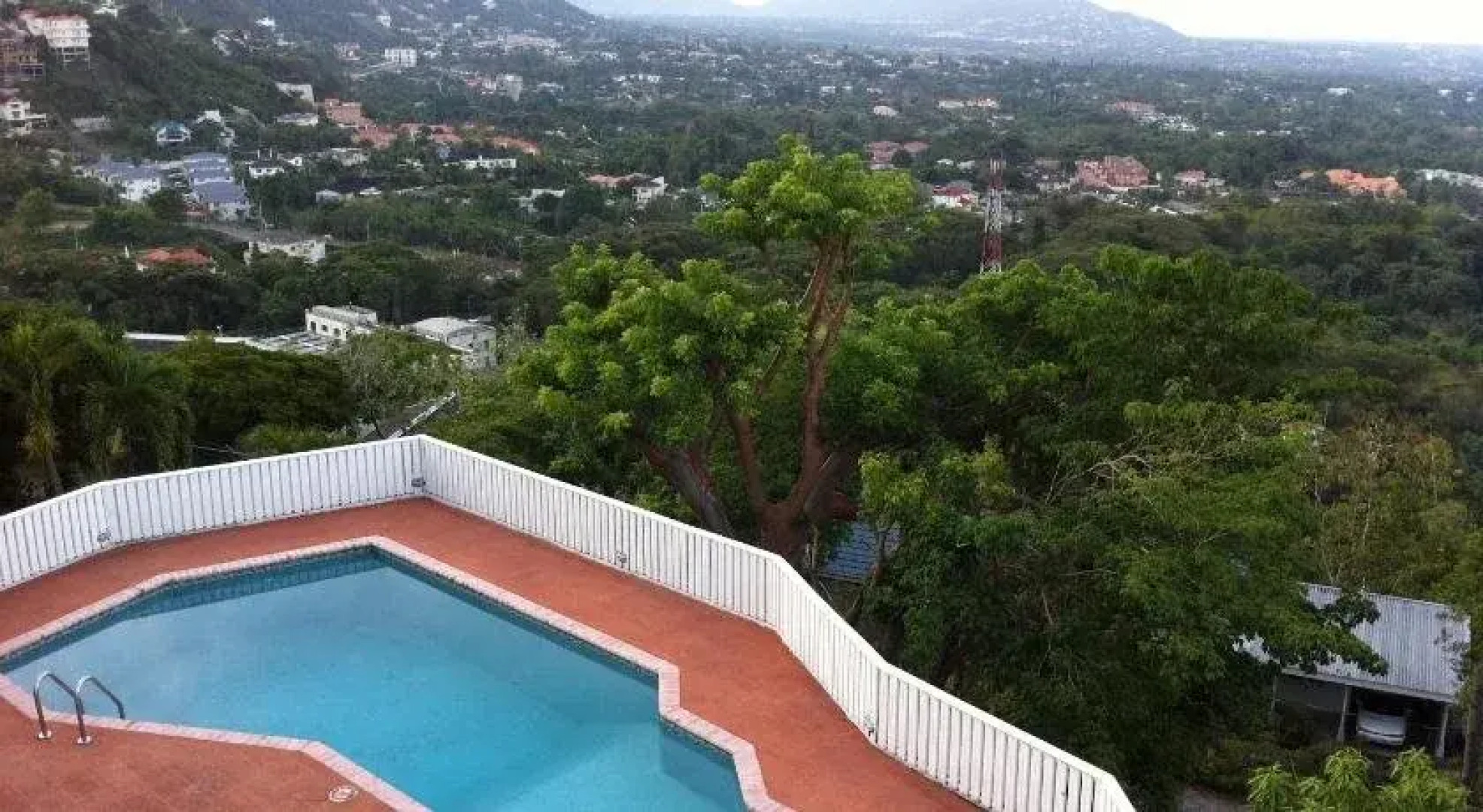 Hill Top Kingston Jamaica Bed & Breakfast