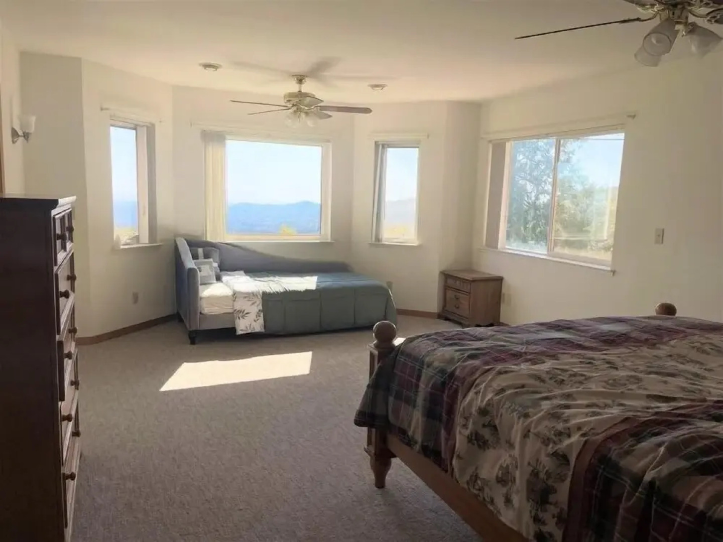 Hidden Views A 3 Bedroom Duplex by Redawning