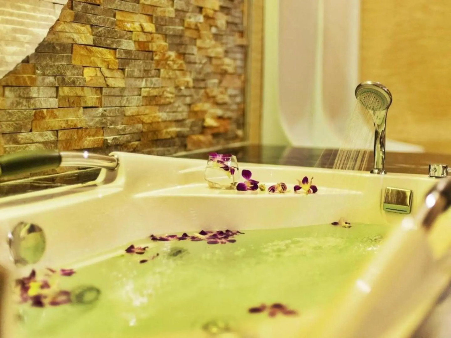 Muong Thanh Luxury Quang Ninh Hotel