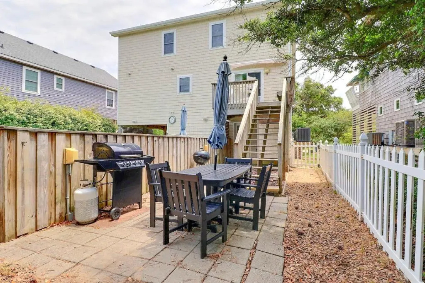 6061 - Bark O Lounge