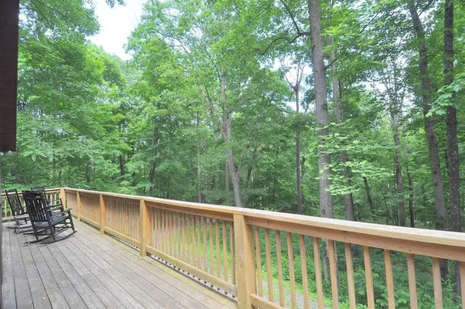 Sqyrls Nest - 3BR Retreat With a Hot Tub