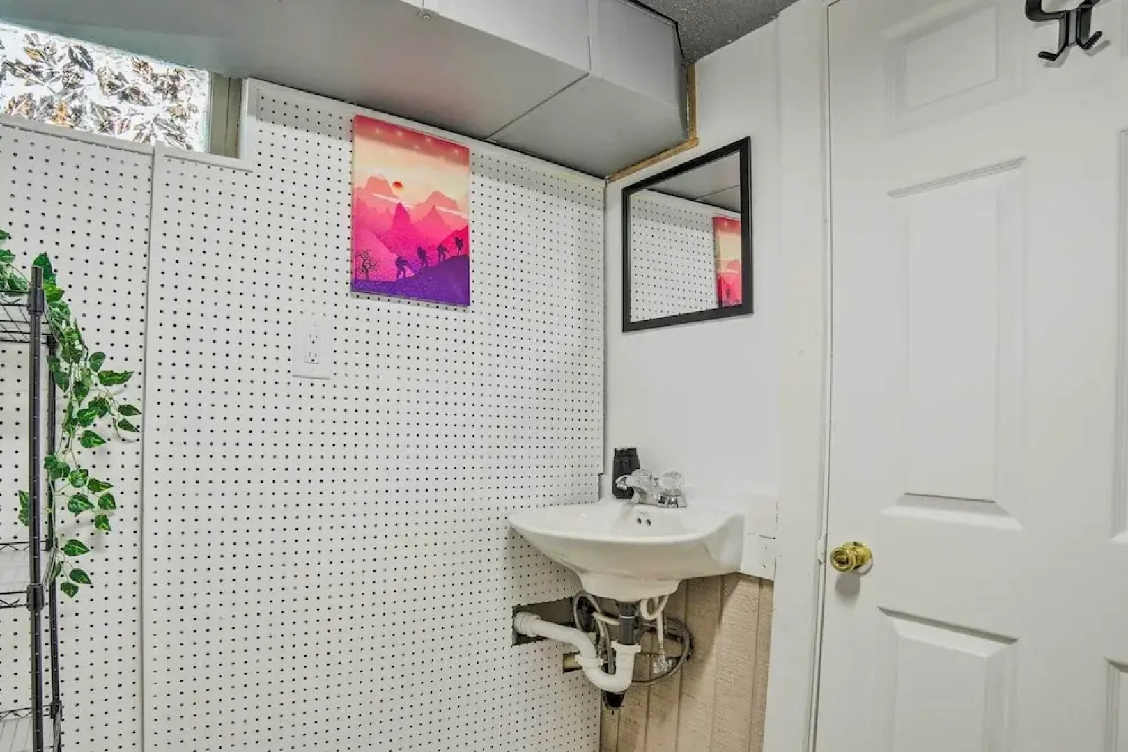 Portage Studio: 11 Miles to Indiana Dunes!