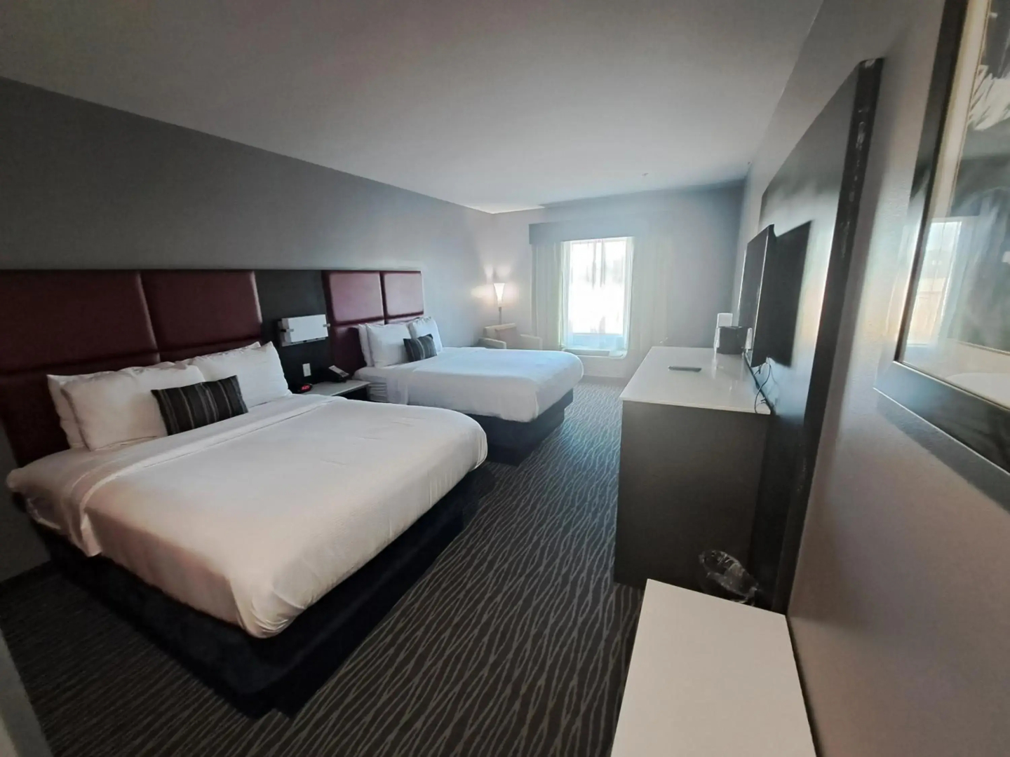 Del-Mar Airport Inn & Suites