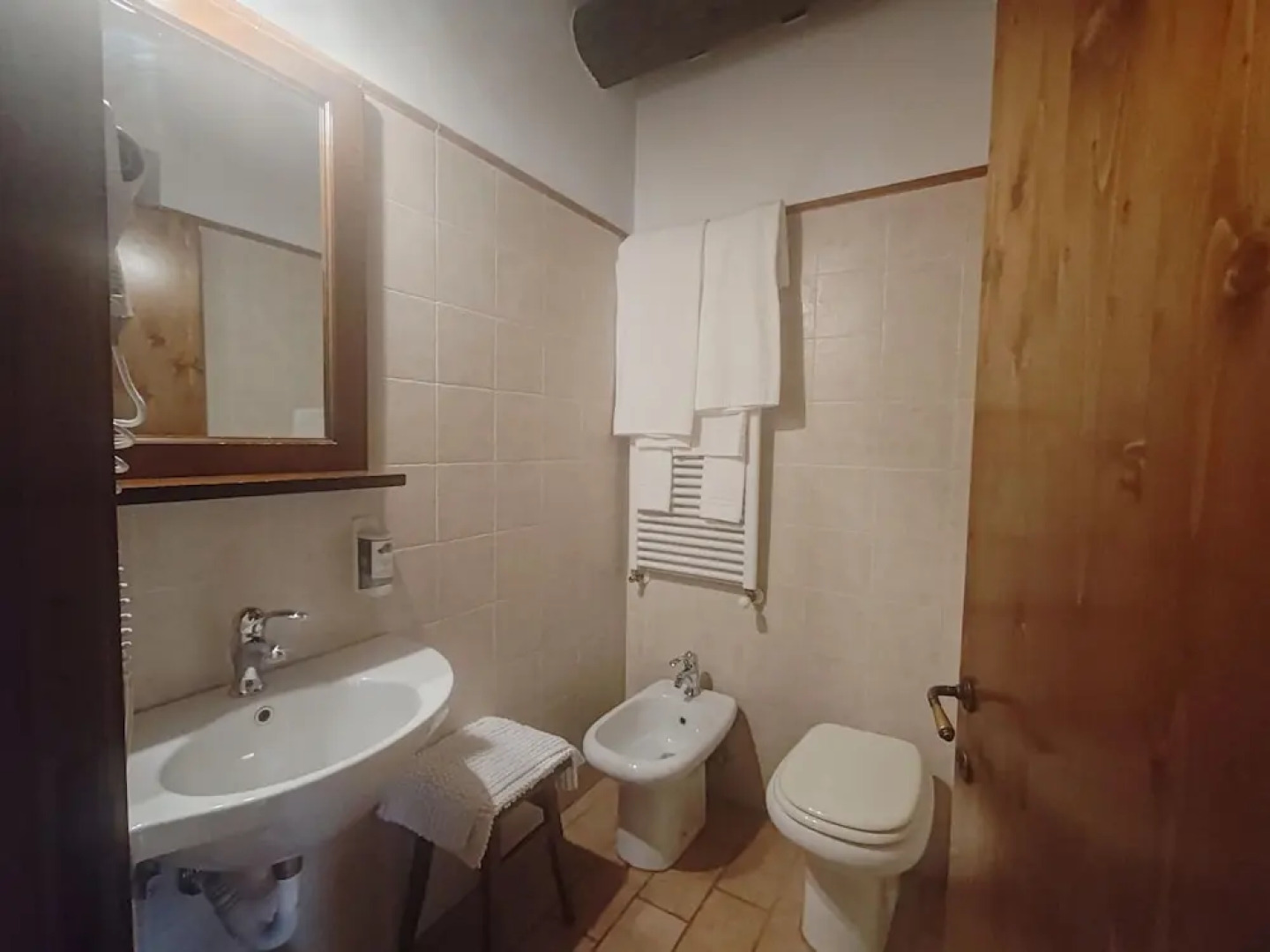 Farmhouse in Marche With Pool & Verdicchio Wines