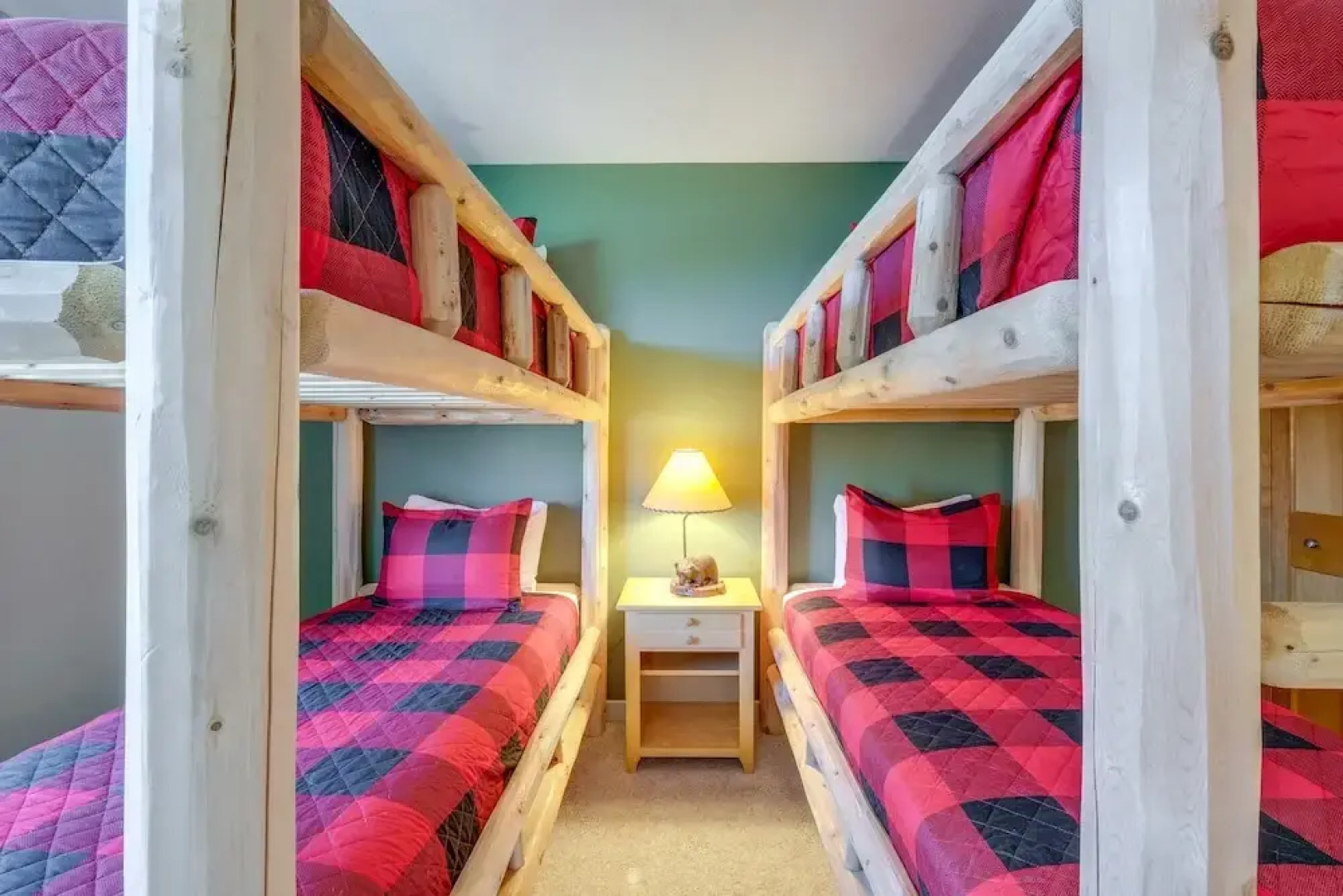 Ski-in/ski-out! Cozy Bellaire Resort Retreat!