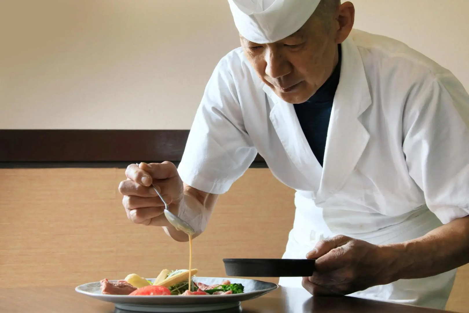 Izu Ippeki lake lakeside terrace
