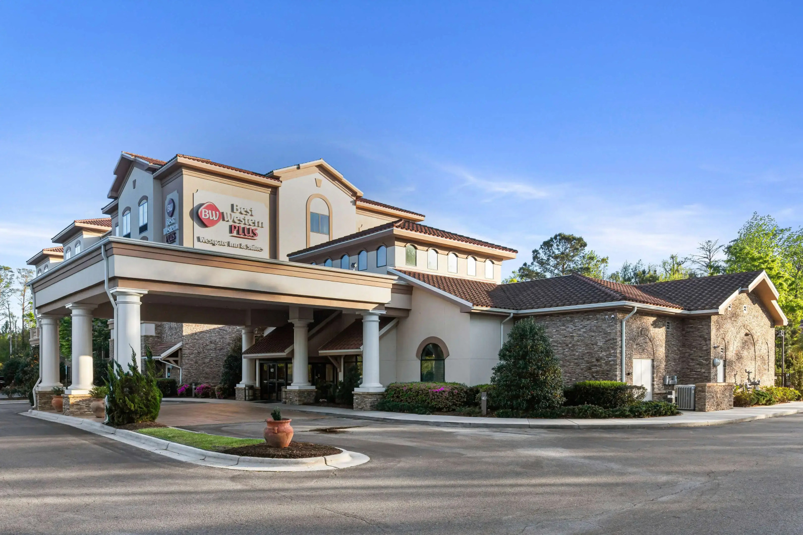 Best Western Plus Westgate Inn & Suites