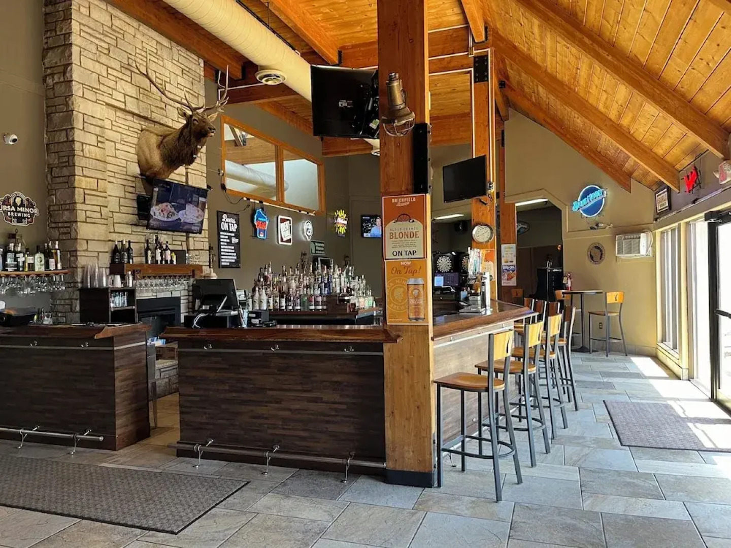 Barker's Island Inn Resort