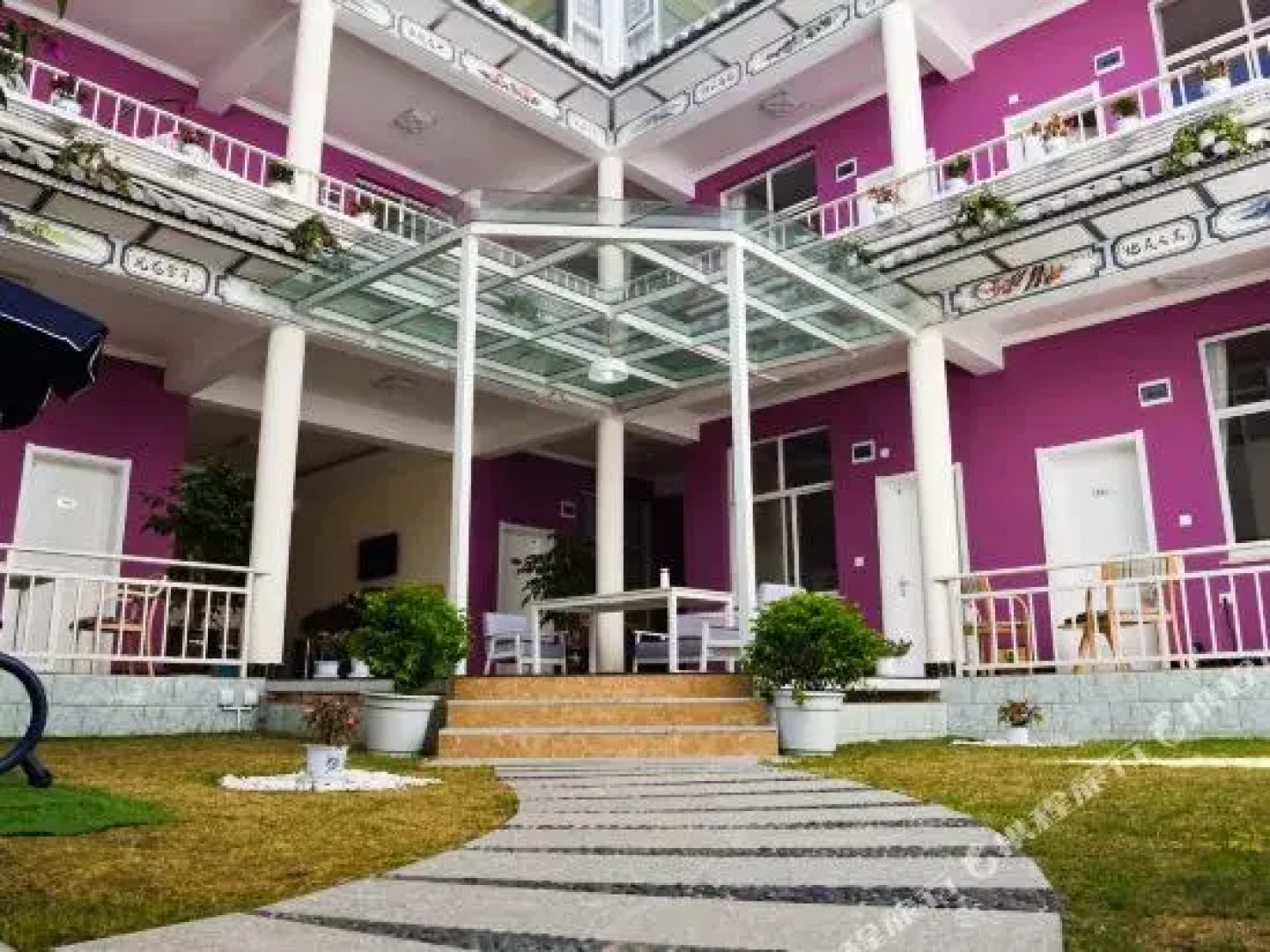 Dali Muguangshuian Hostel