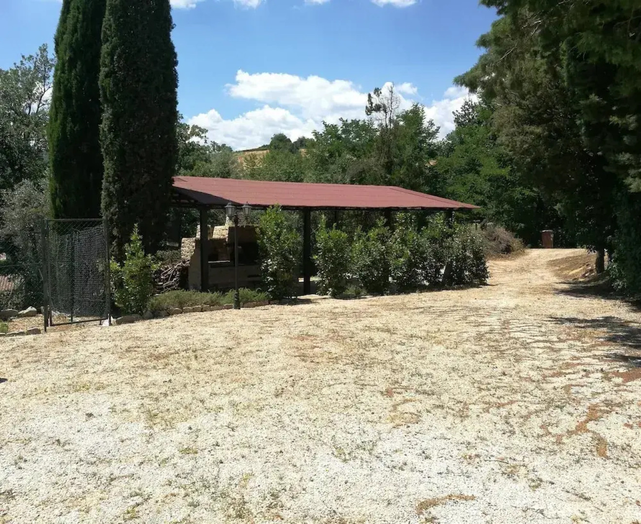 Portion of a Farmhouse With 30 Beds - 4 Apartments and 2 Rooms