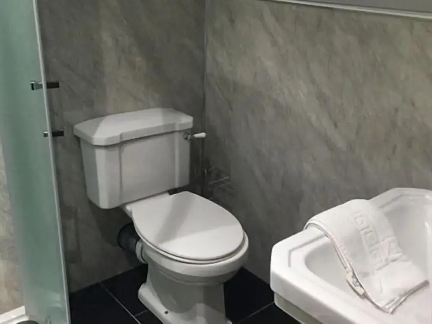 The Hopetoun Arms Hotel