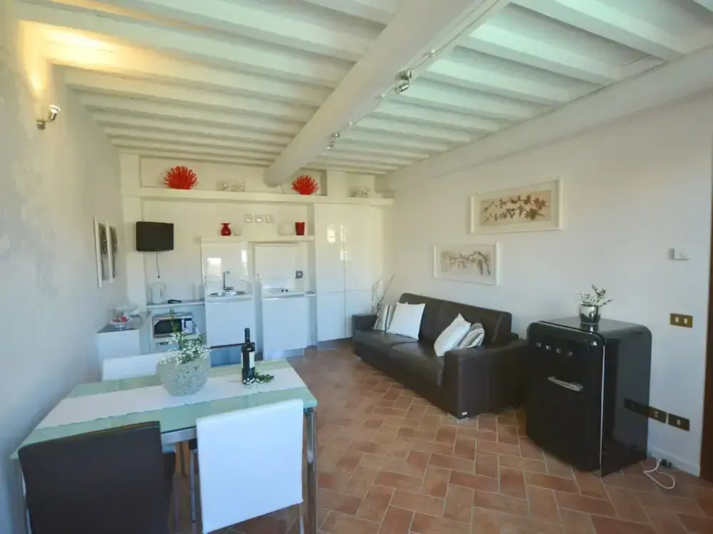 Cosy Apartment With Swimming Pool and Garden Close to Volterra and S Gimignano